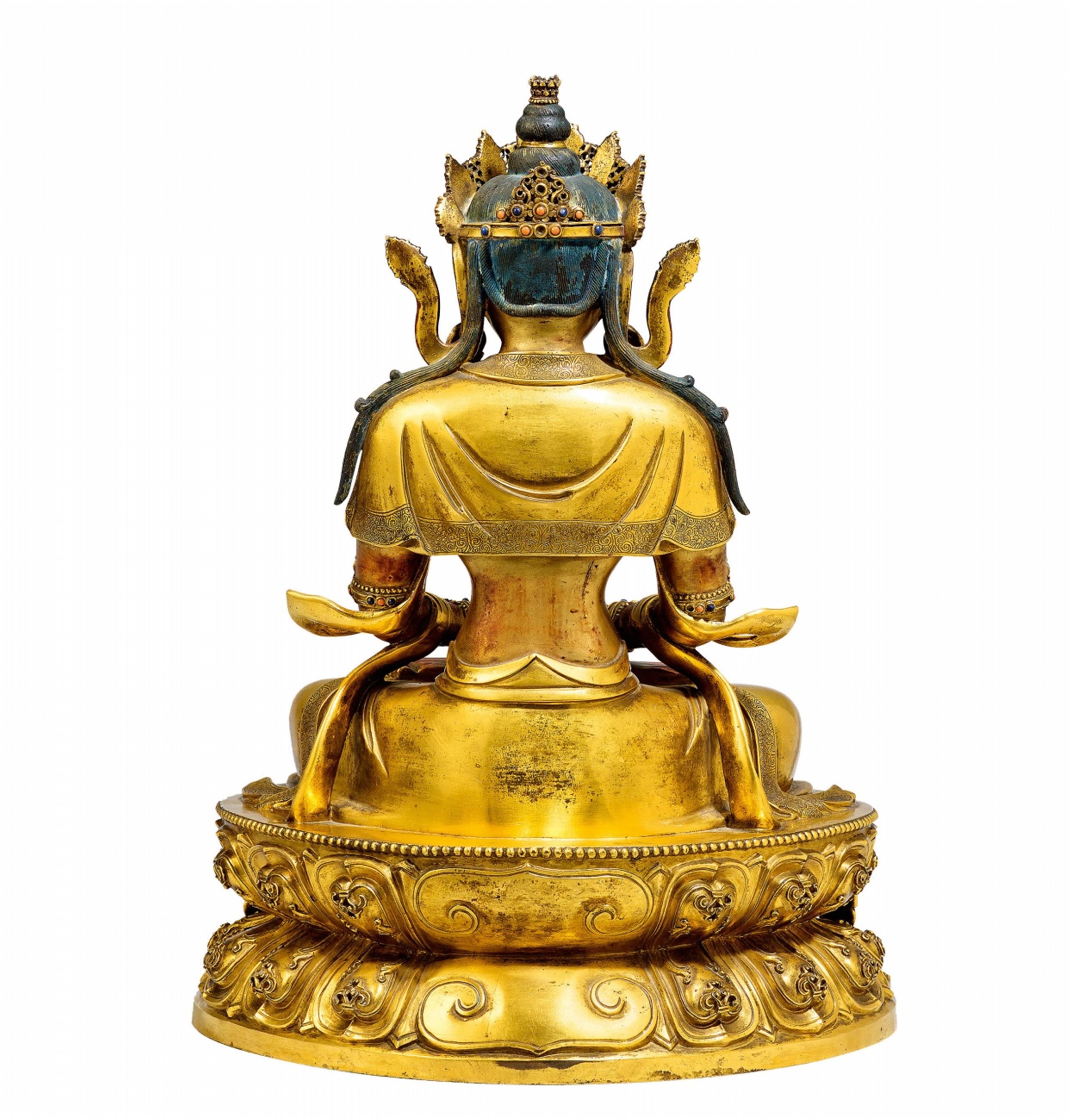 An Imperial gilt-bronze and gilded lacquer figure of Amitayus. Kangxi period. Around 1680/1700 - image-2