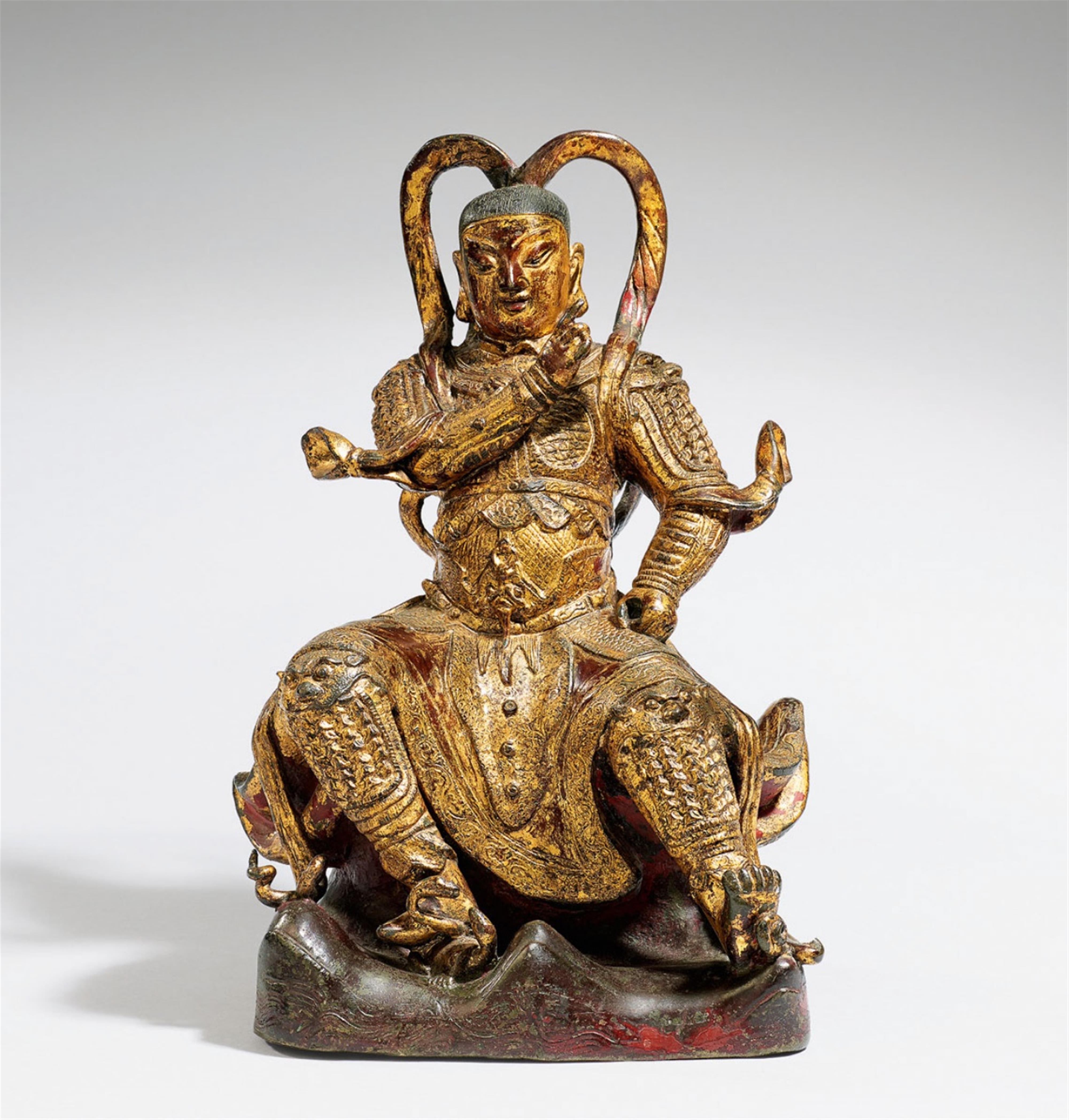 Der Gott Zhenwu. Bronze mit einer vergoldeten Lackfassung. 16./17. Jh. - image-1