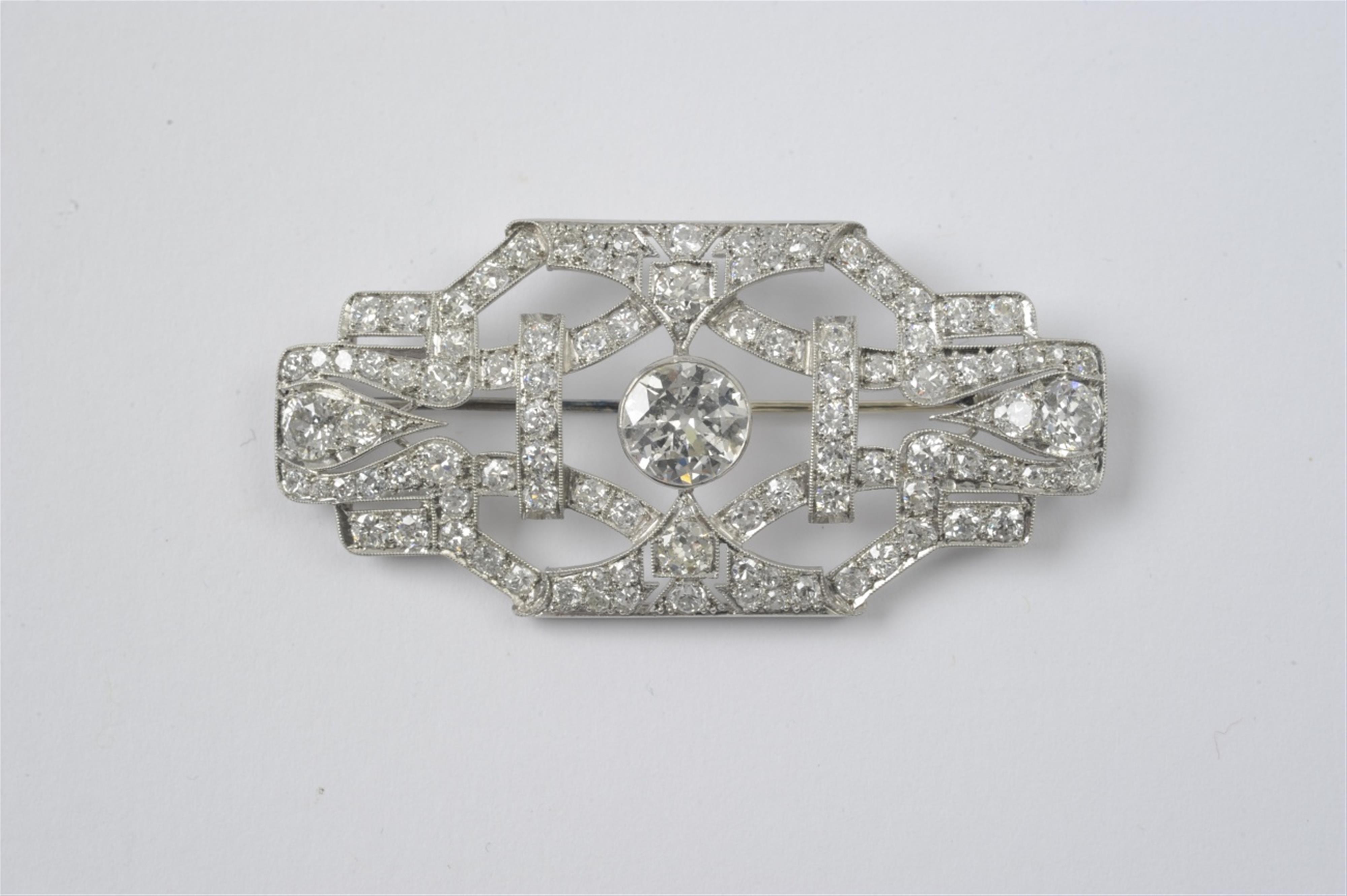An Art Deco platinum and diamond brooch - image-1