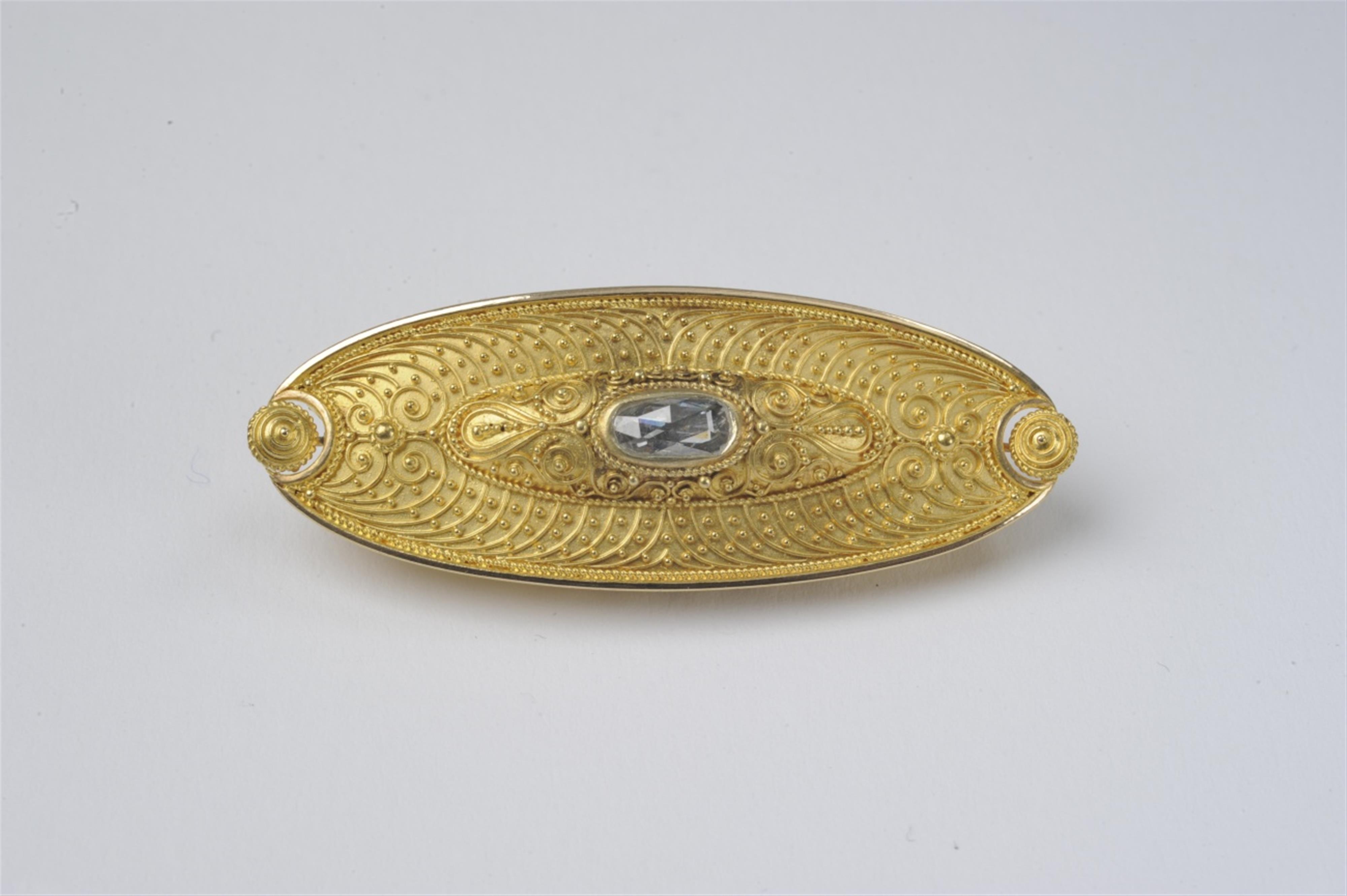 A Viennese 14k gold brooch with granulated decor - image-1