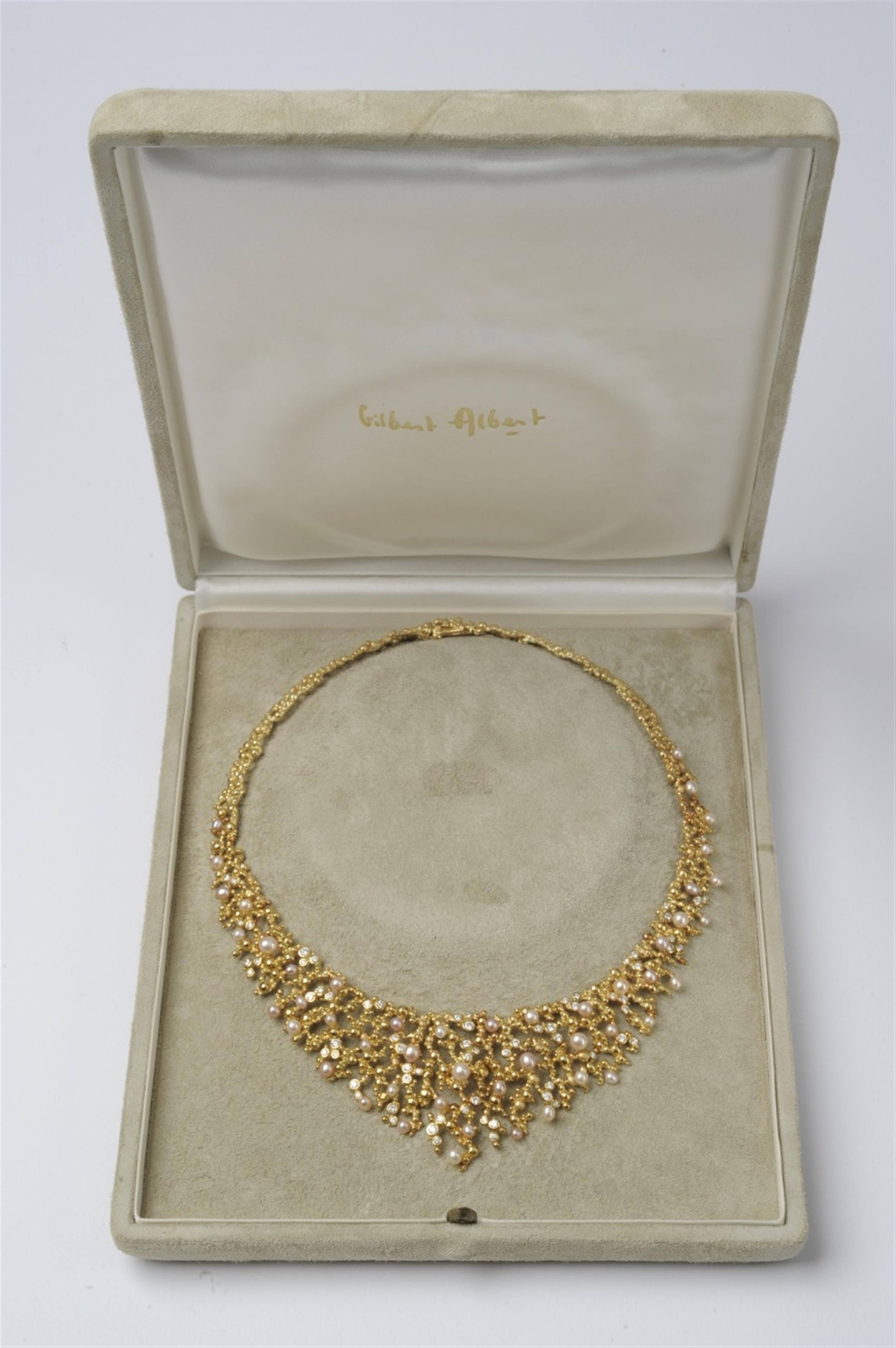 An 18k gold and pearl collier - image-2
