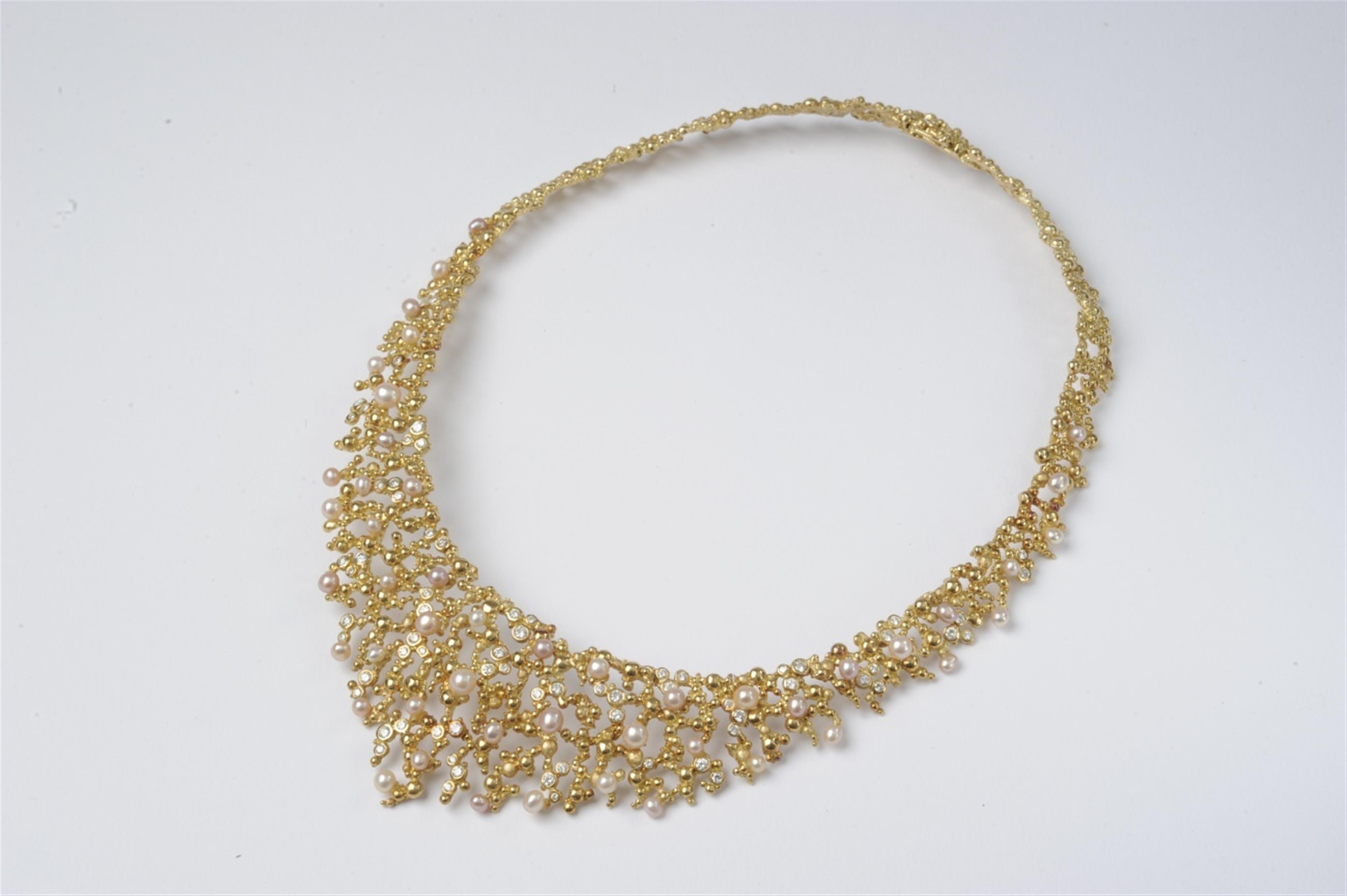 An 18k gold and pearl collier - image-1