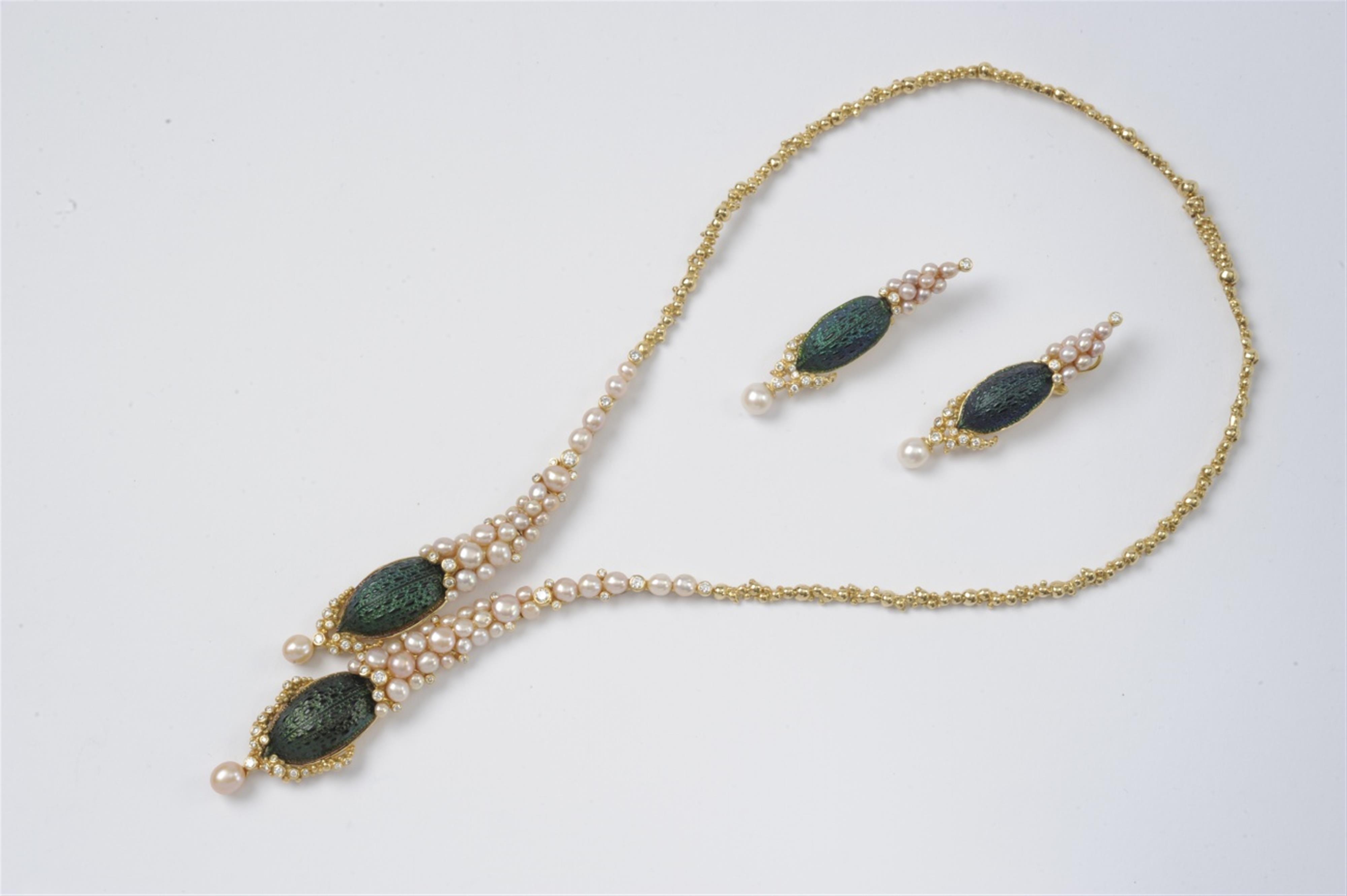An 18k gold and scarab beetle shell demi parure - image-1