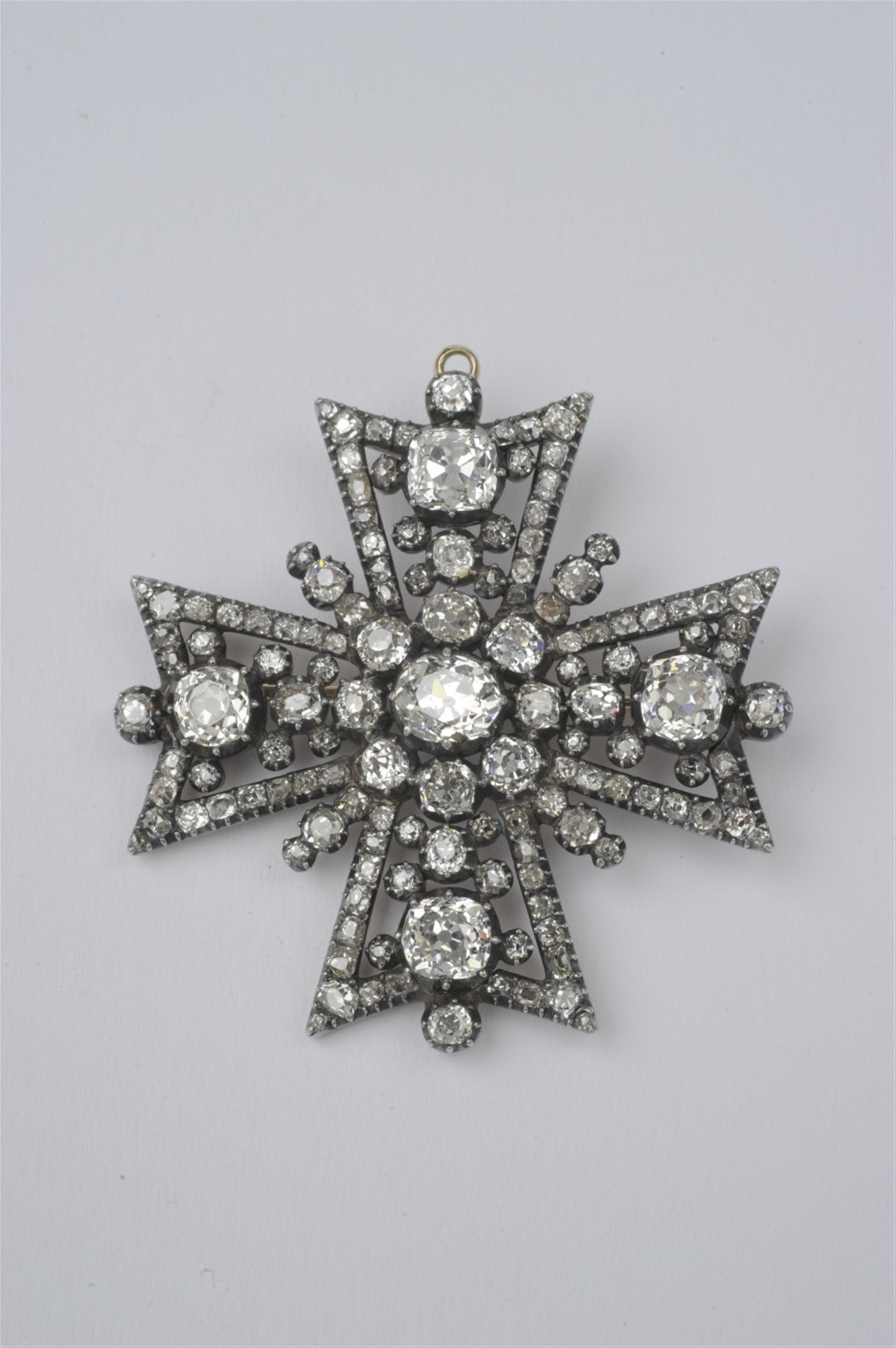A silver and gold "Maltese Cross" brooch - image-1
