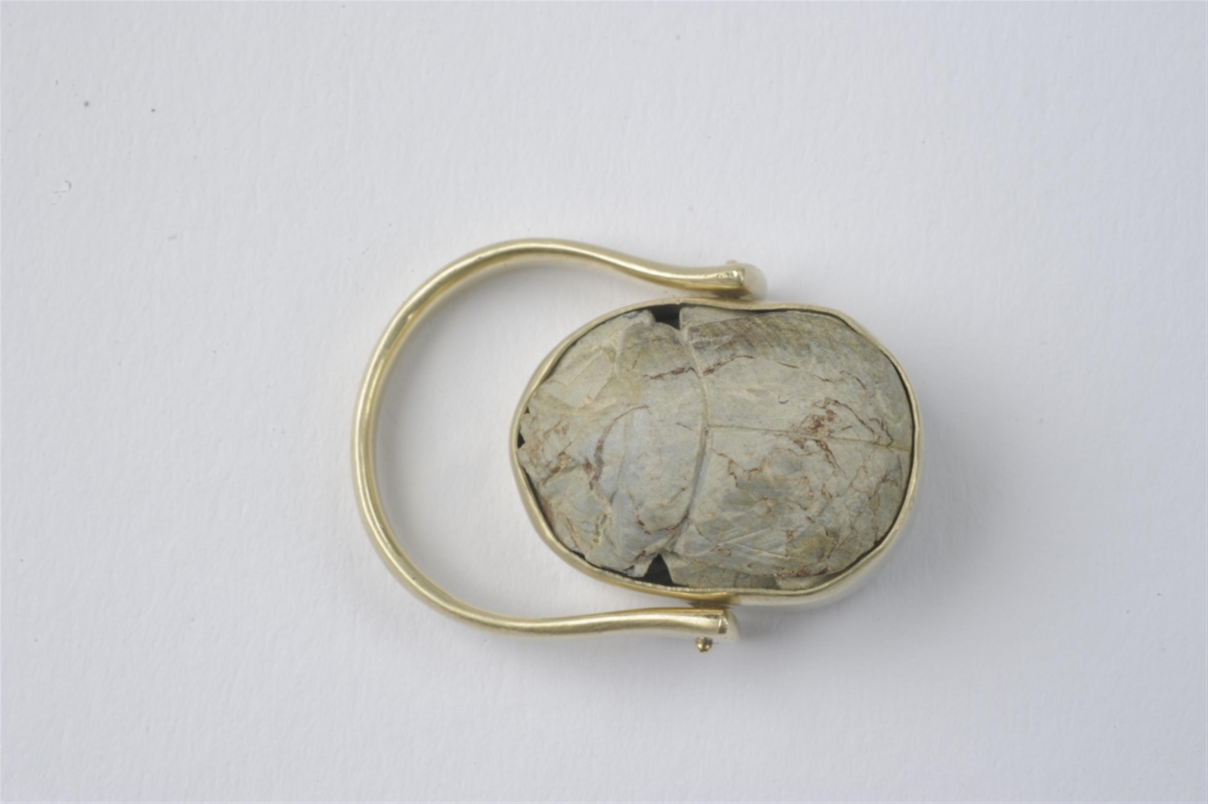 A 14k gold twisting ring with an Egyptian scarab amulet - image-2
