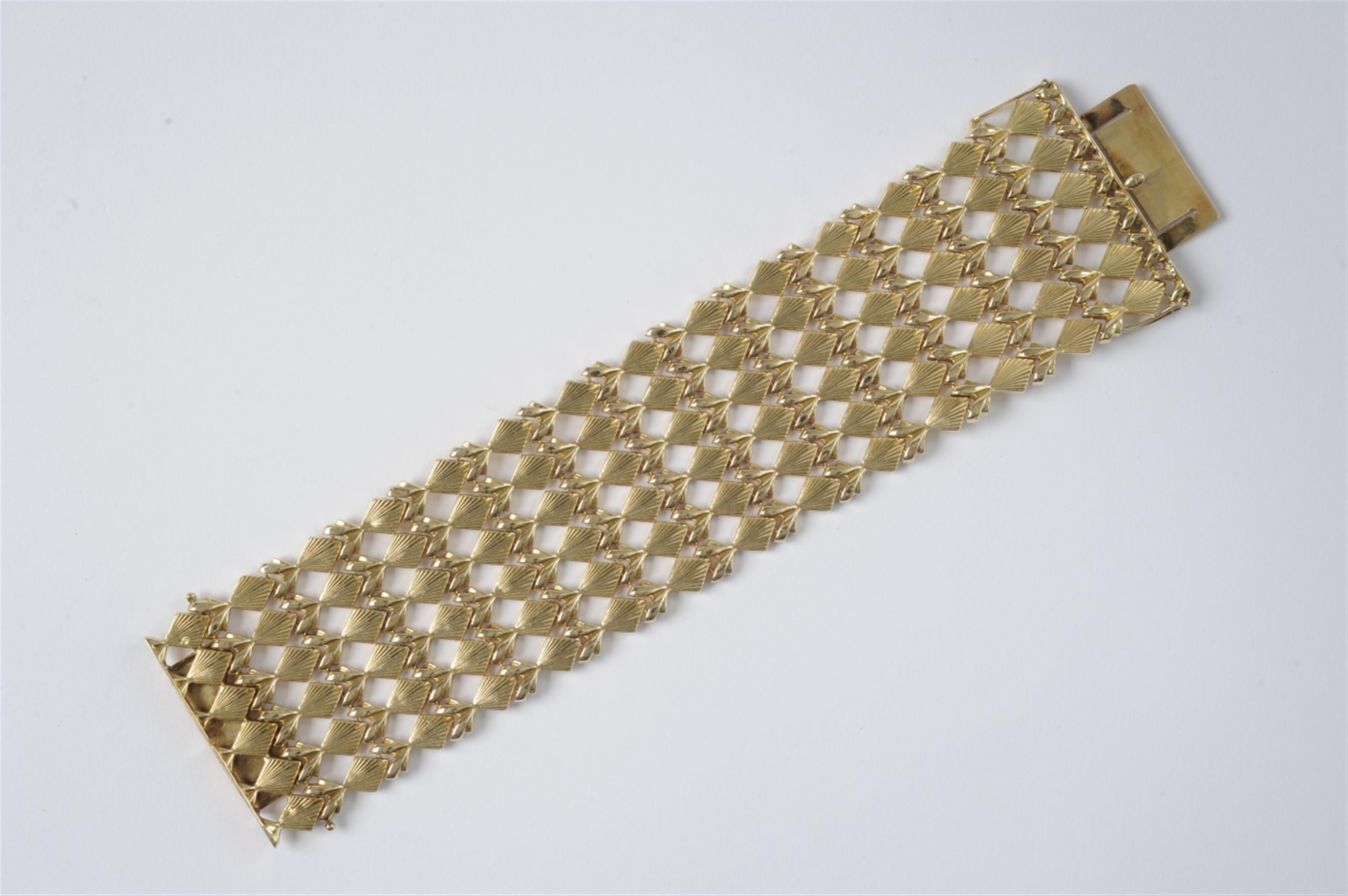 An Italian 18k rose gold bracelet with relief decor - image-1
