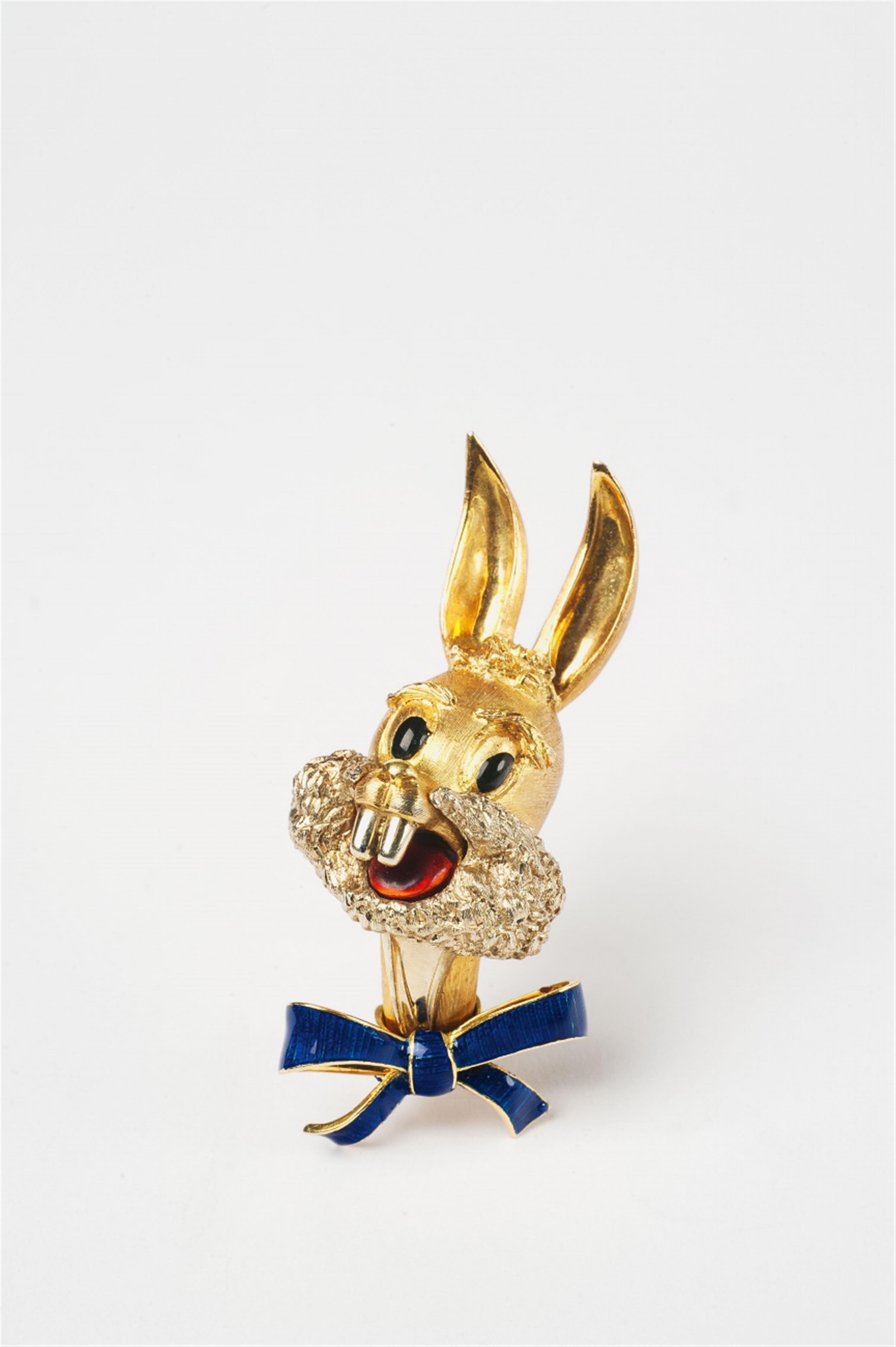 An 18k gold and enamel brooch formed as "Bugs Bunny" - image-2