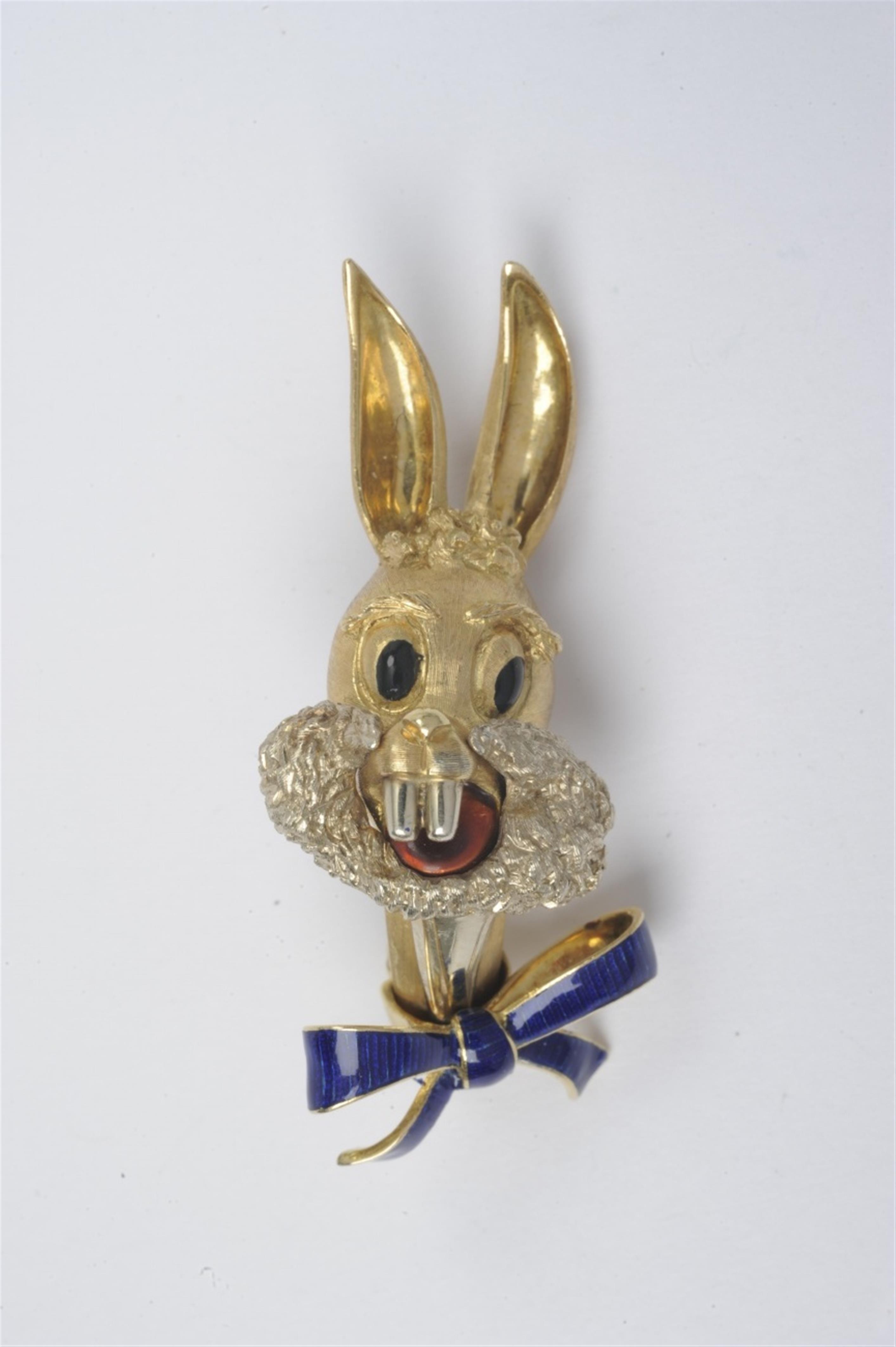 An 18k gold and enamel brooch formed as "Bugs Bunny" - image-1