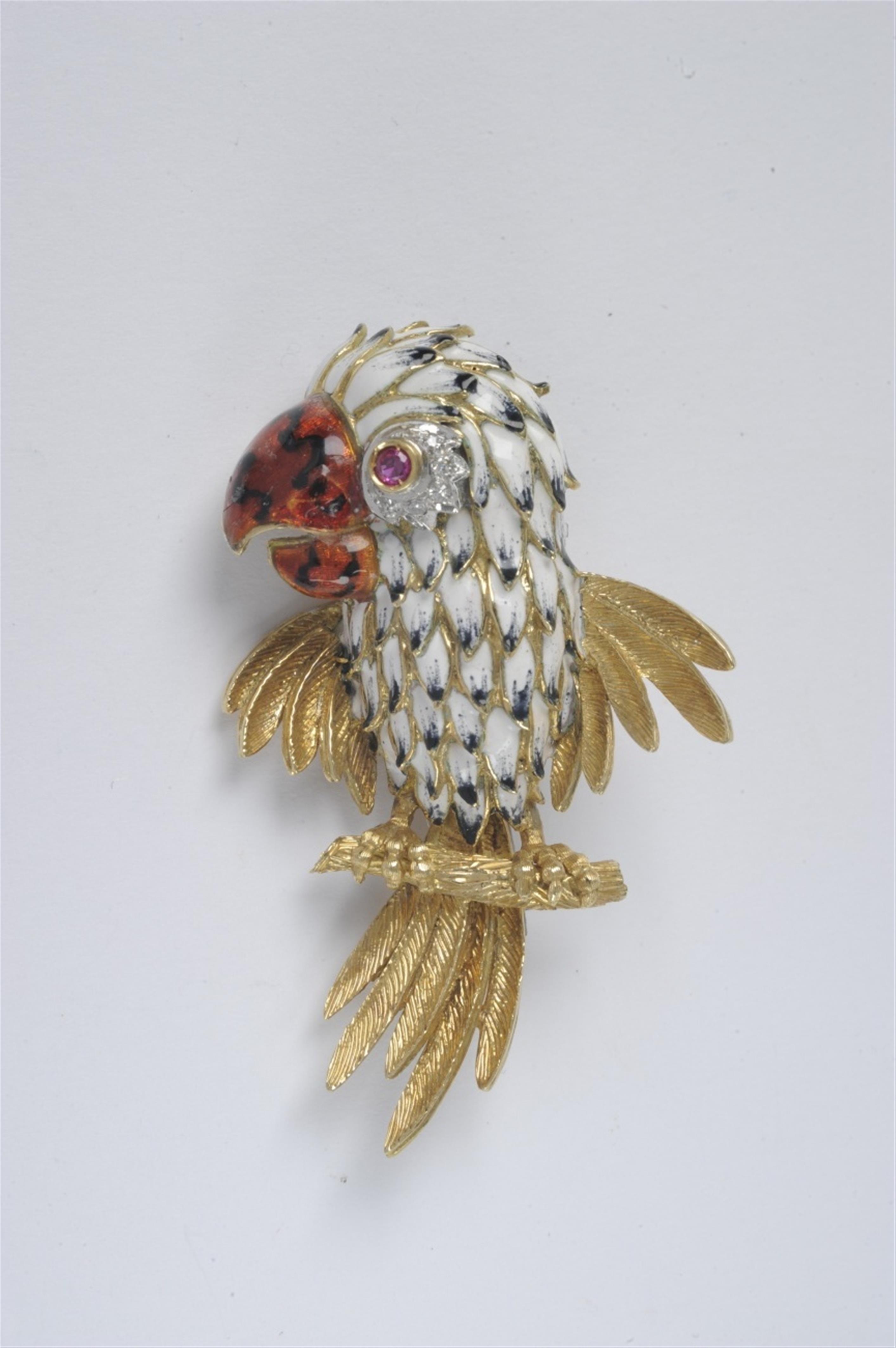 An 18k gold and enamel parrot brooch - image-1