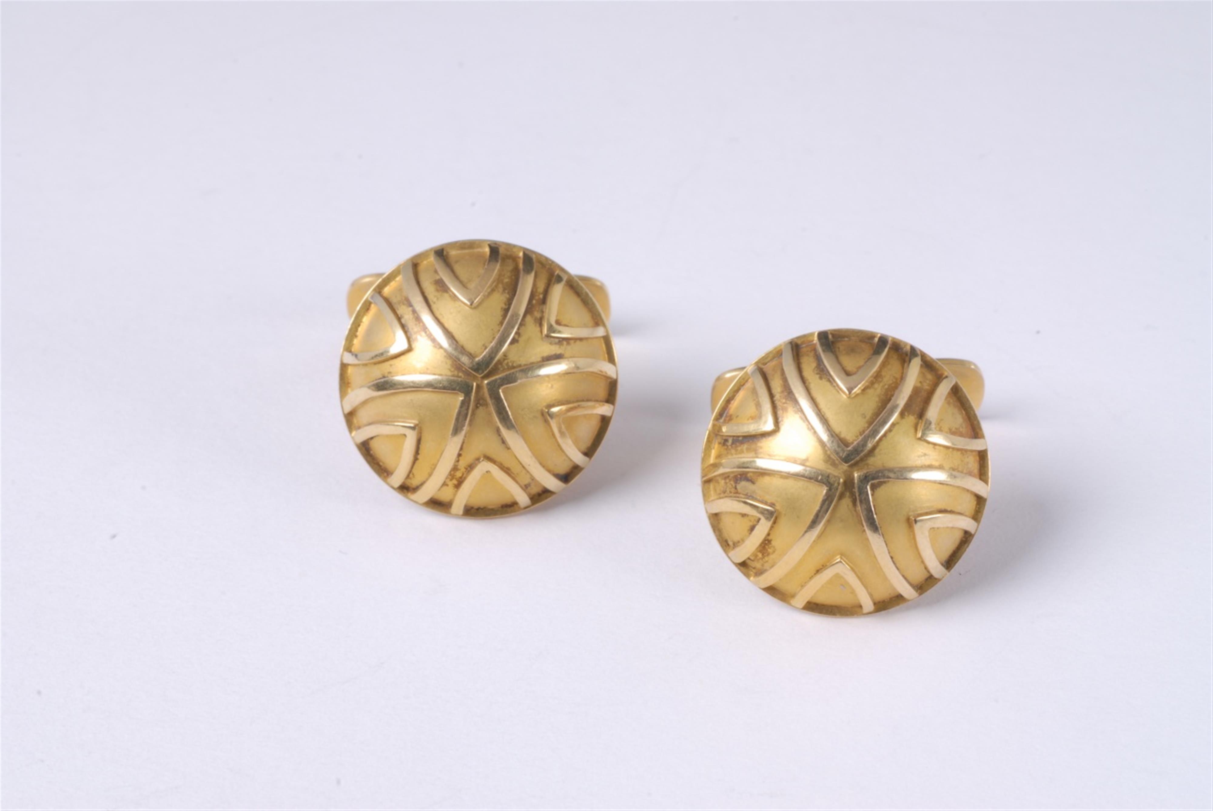 A pair of German 14k gold cufflinks with geometric decor - image-1