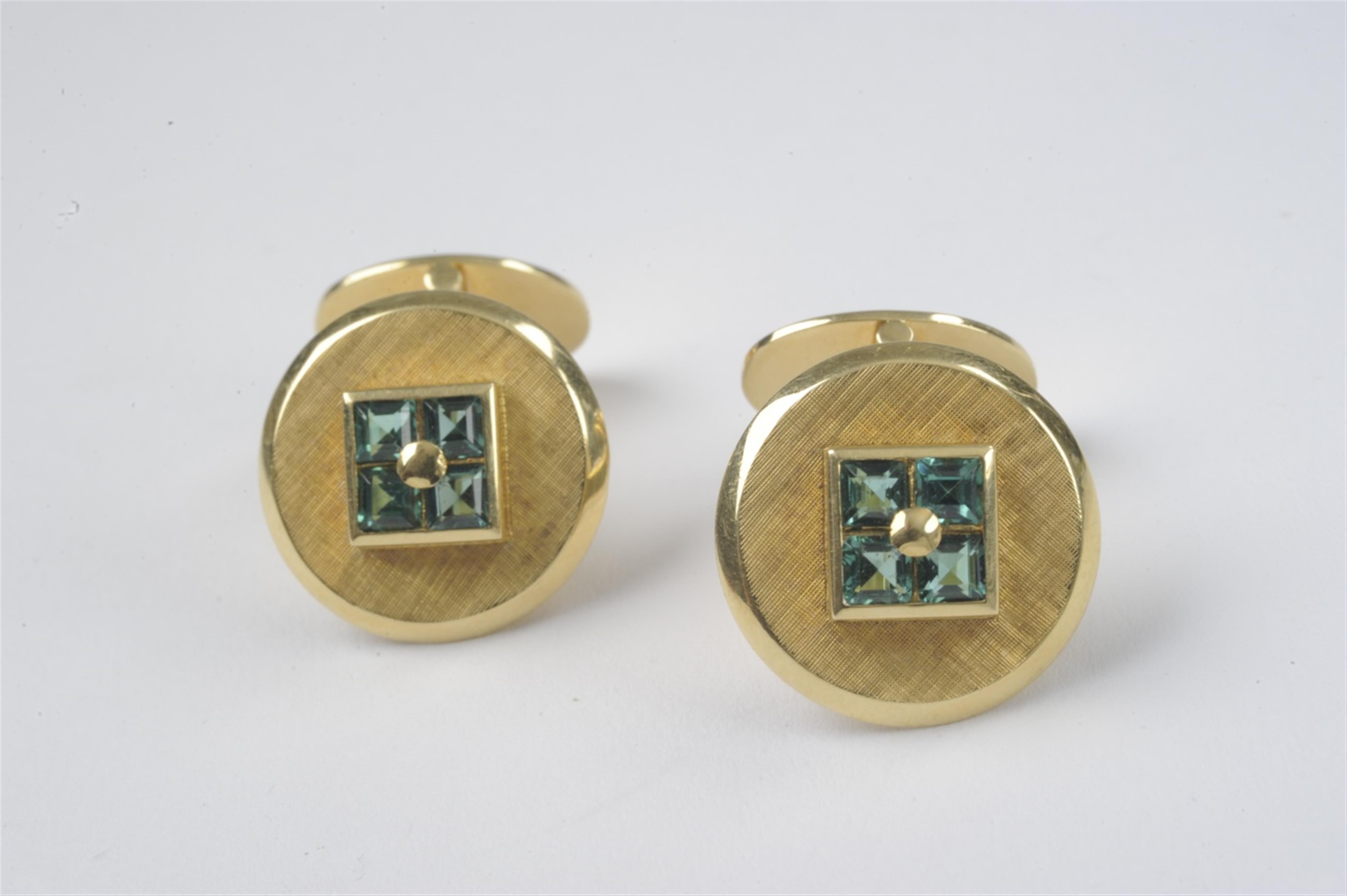 A pair of 18k gold and tourmaline cuff links - image-1