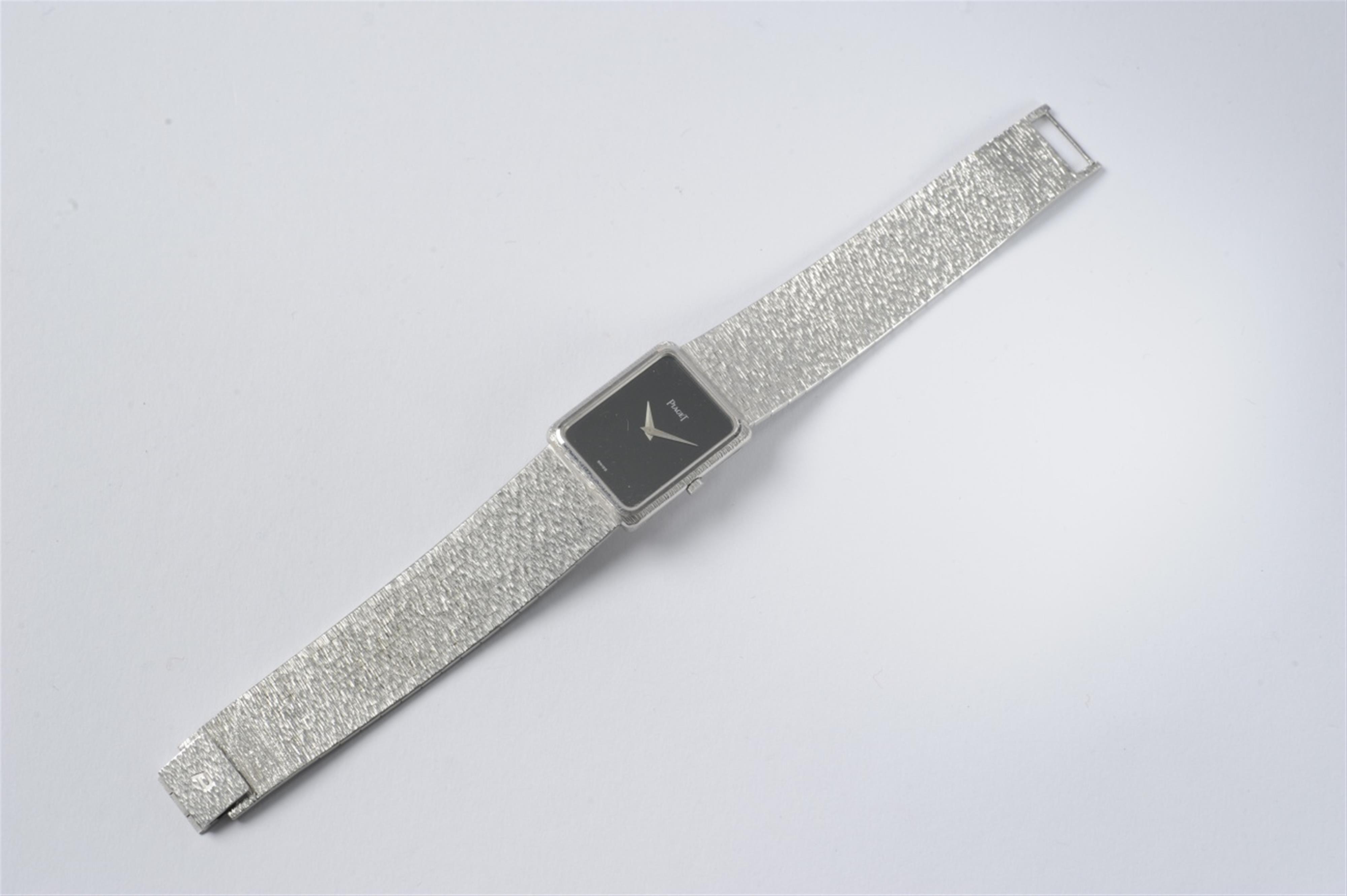 A gentlemen's 18k white gold wristwatch - image-1