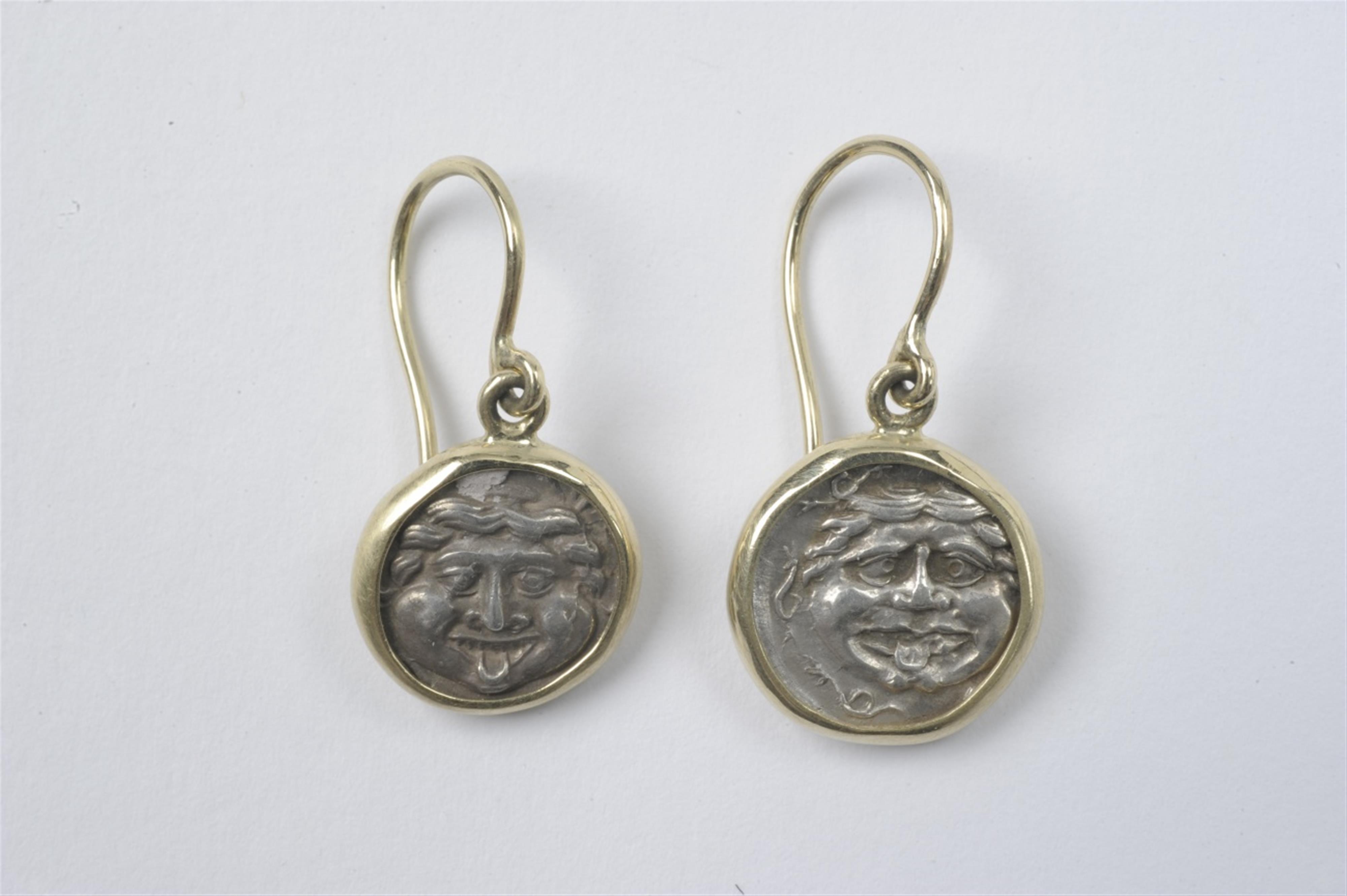 Paar Ohrgehänge mit Silbermünzen - image-1