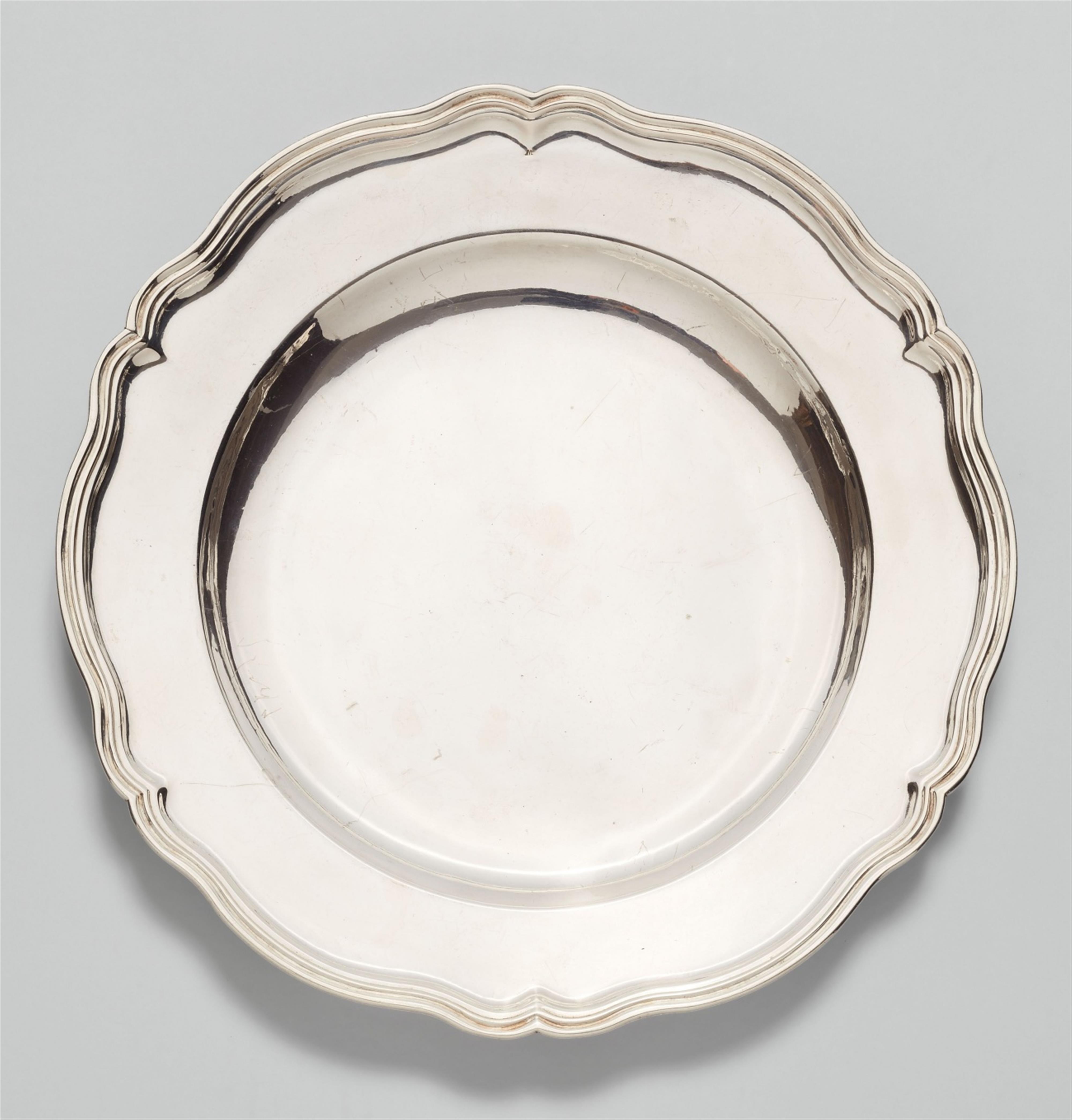 An Augsburg silver platter. Marks of Gottlieb Menzel, mid-18th C. - image-1