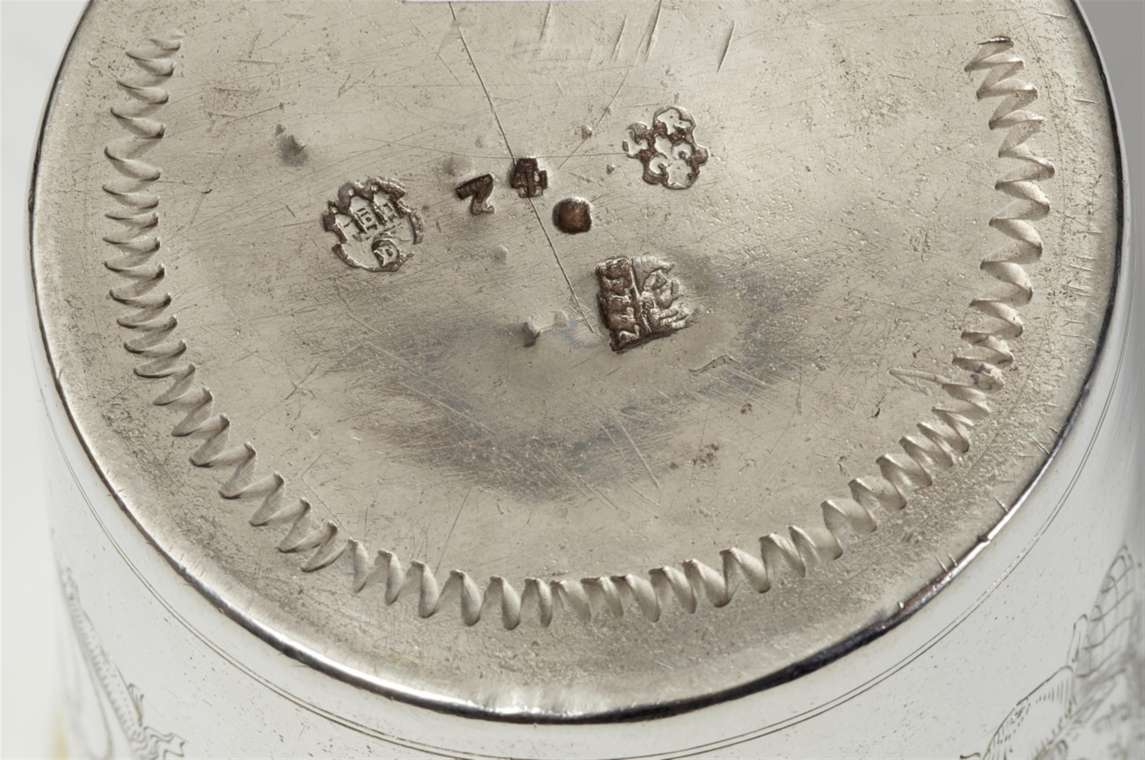 A Hamburg parcel gilt silver beaker. Marks of Leonhard Rothaer I, 1688 - 98. - image-2