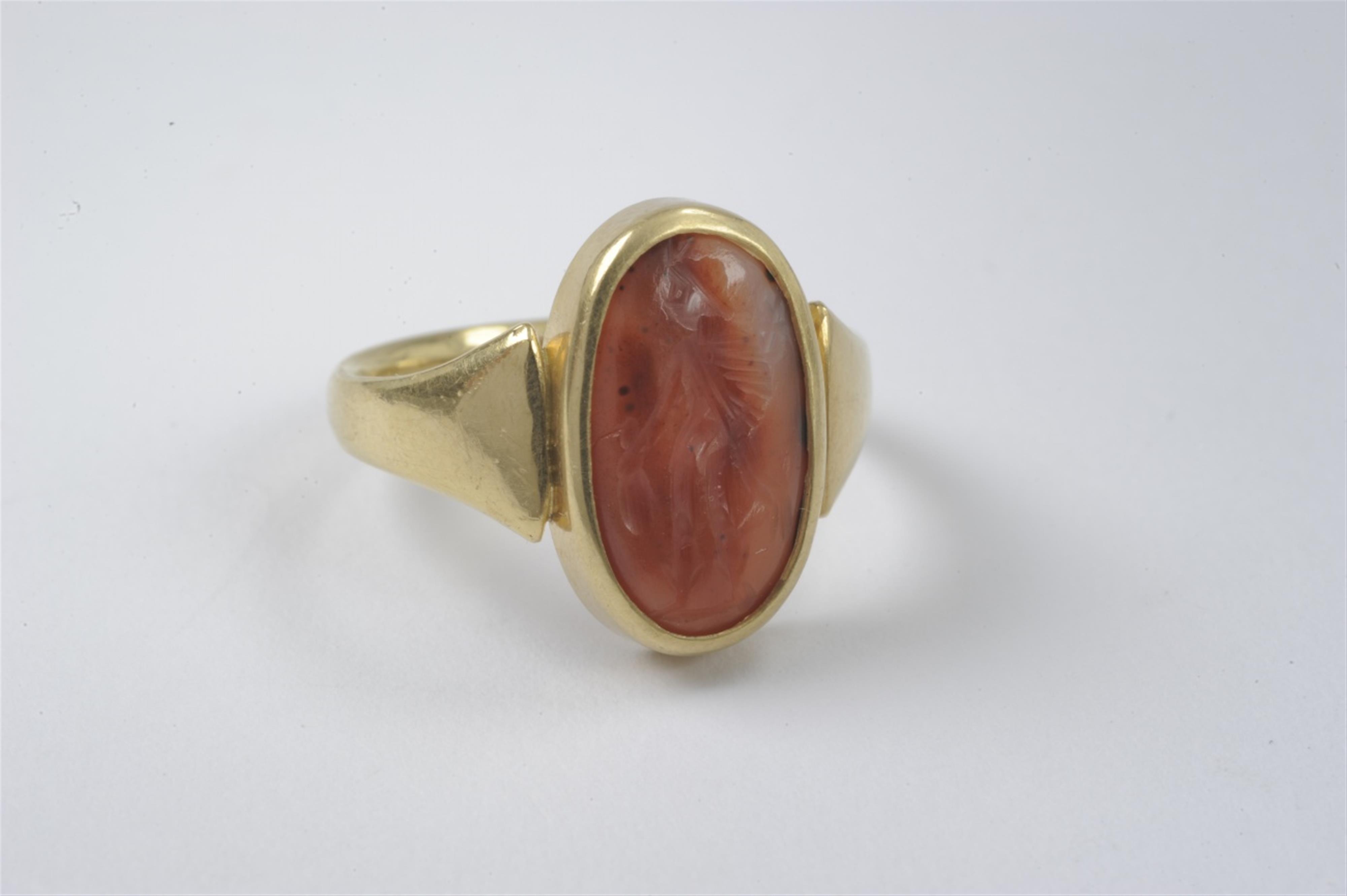 A 14k ring with a Roman intaglio - image-1
