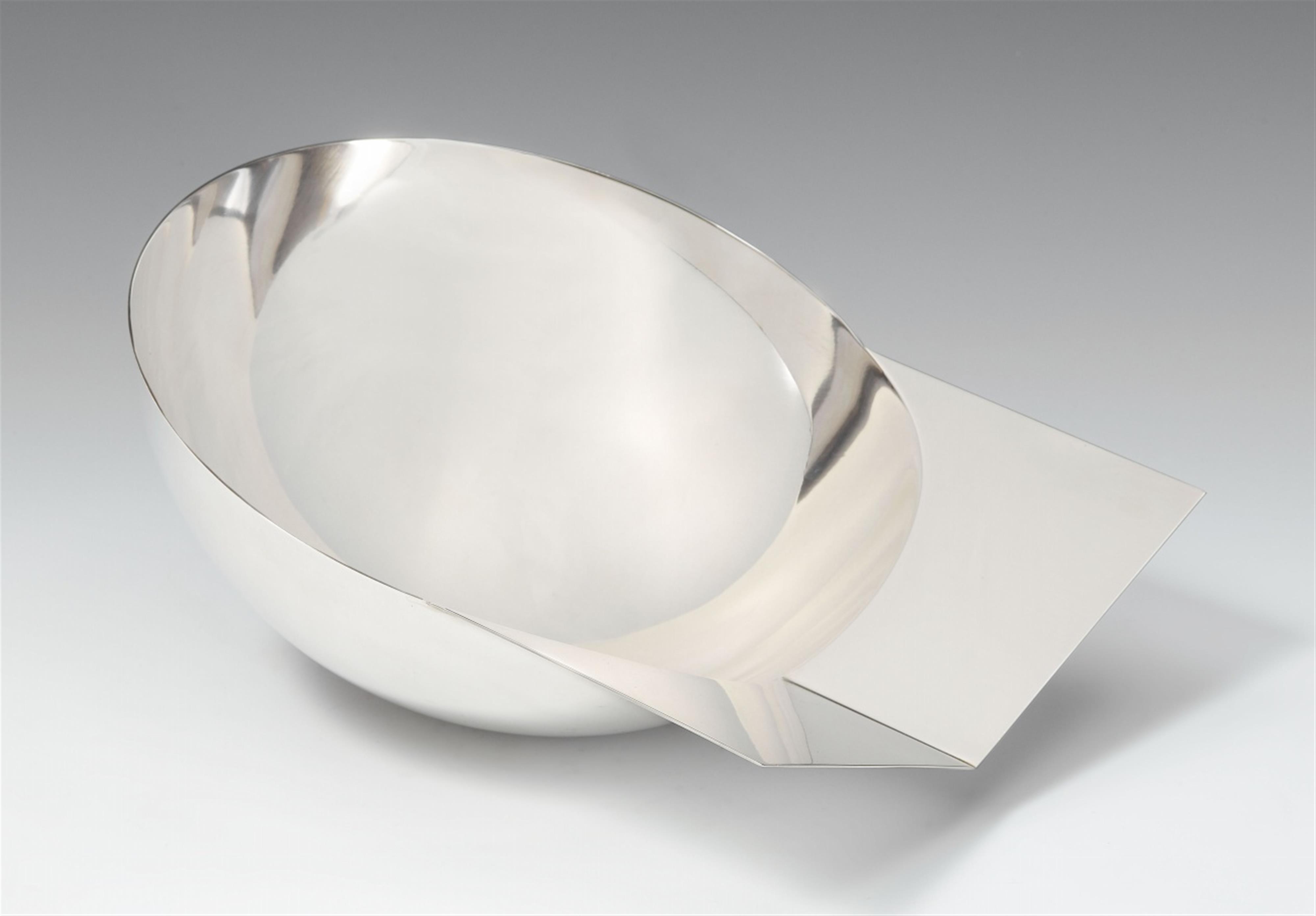 A silver bowl. Marks of Werner Bünck, 1988. - image-1