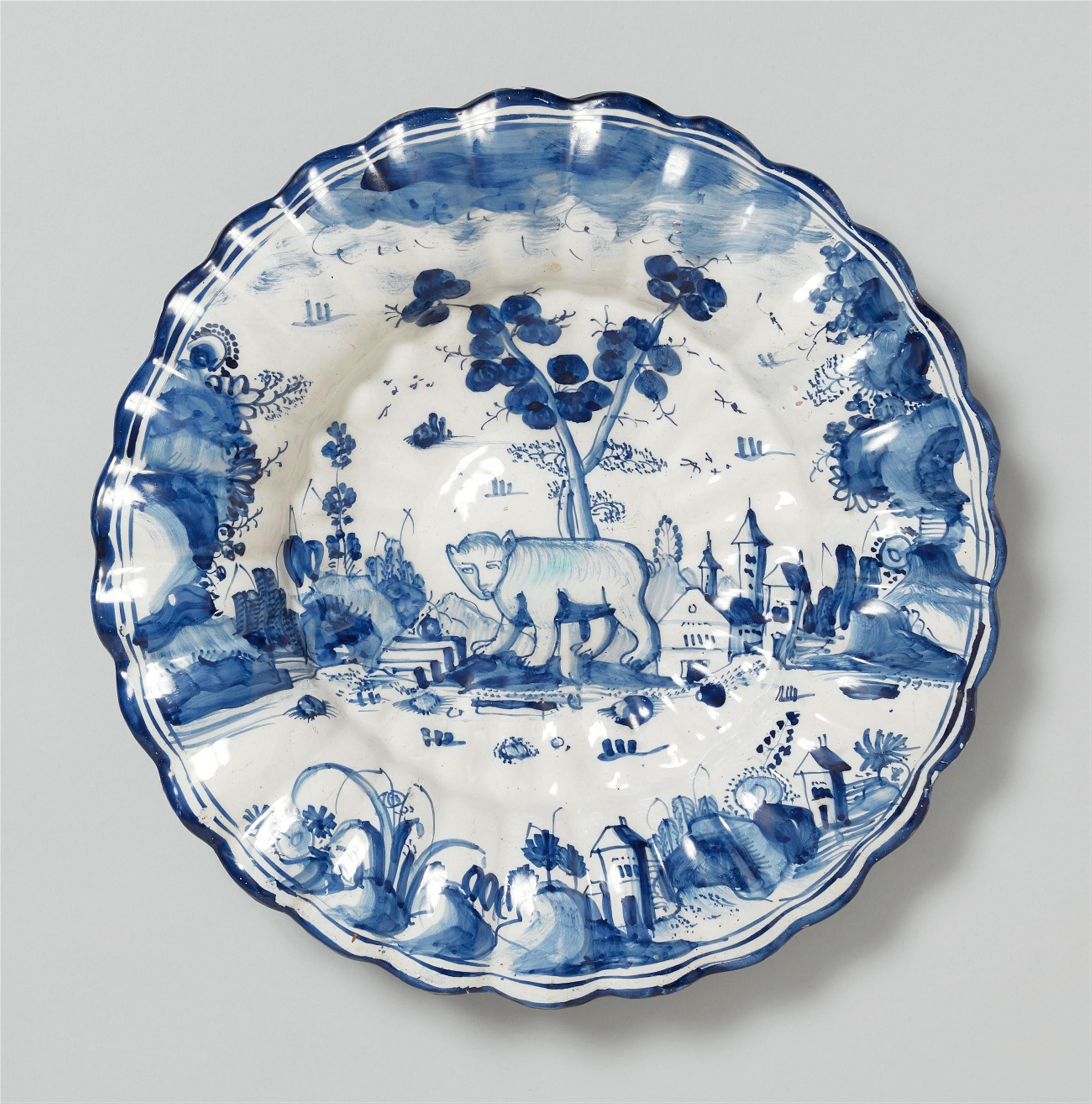 A blue and white Hanau faience platter painted with a bear - image-1