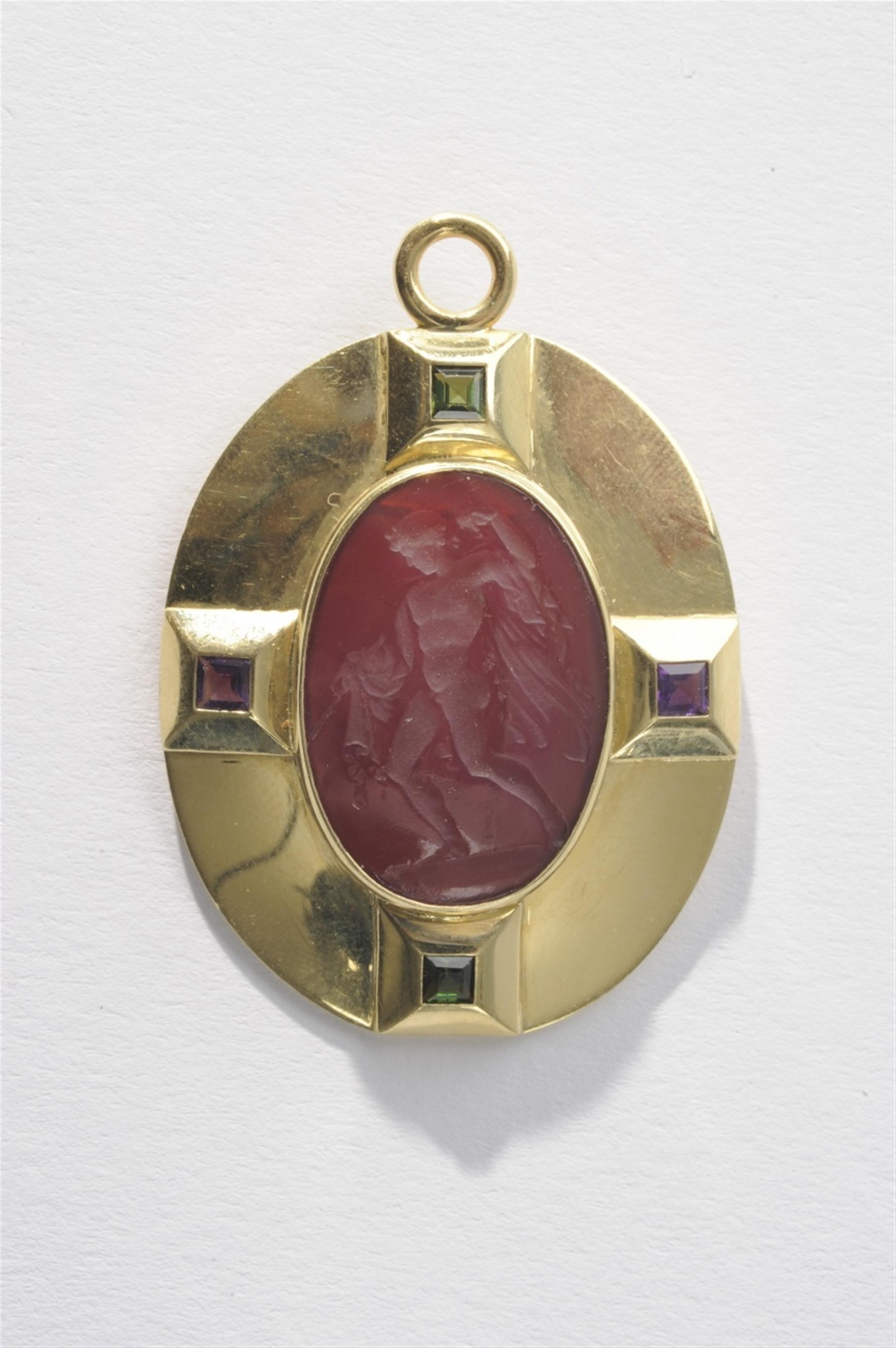 An English 18k gold pendant with a red paste intaglio - image-1