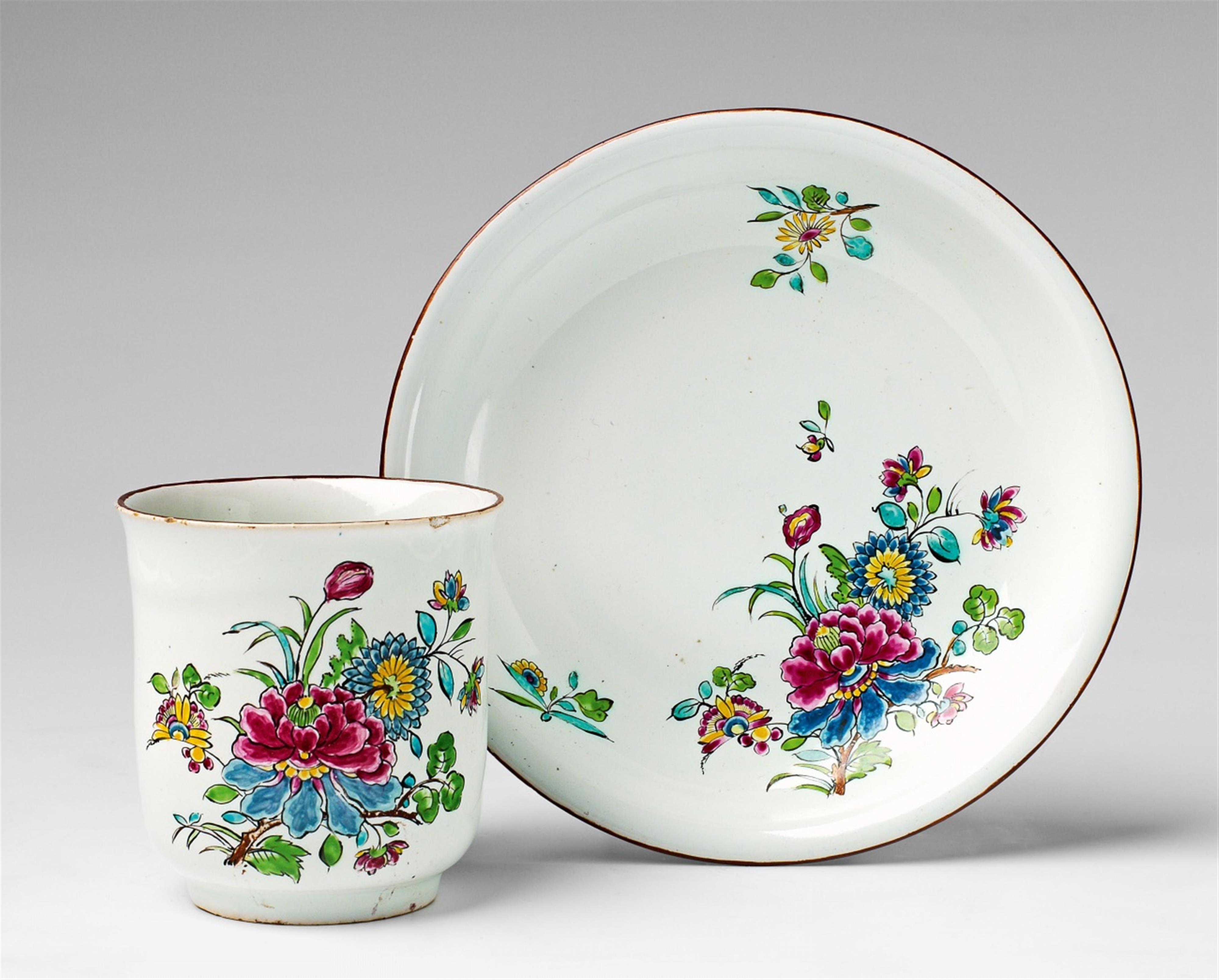 A rare Höchst faience cup and saucer with "indianische blumen" decor - image-1