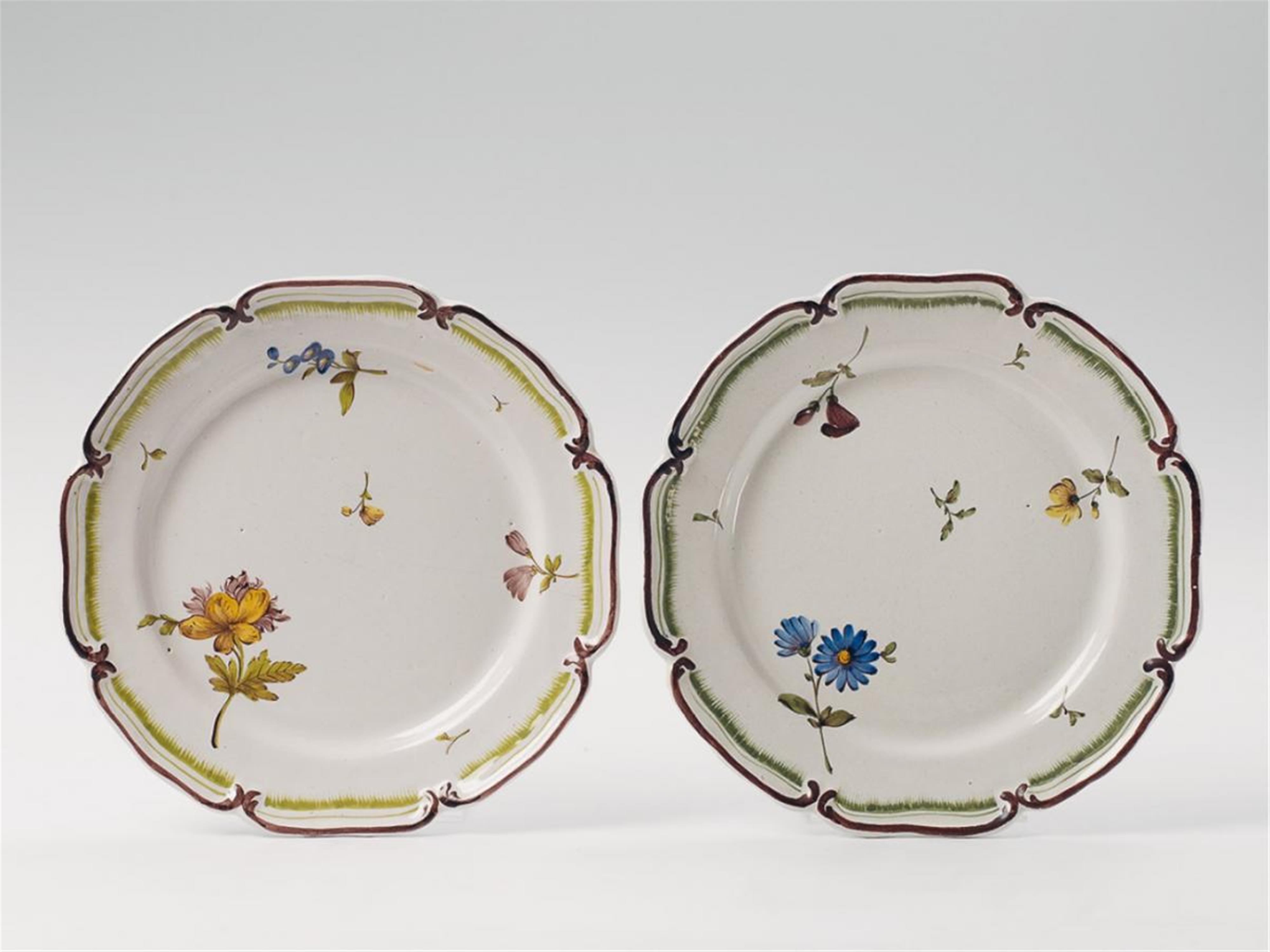 A pair of Stralsund faience plates - image-2