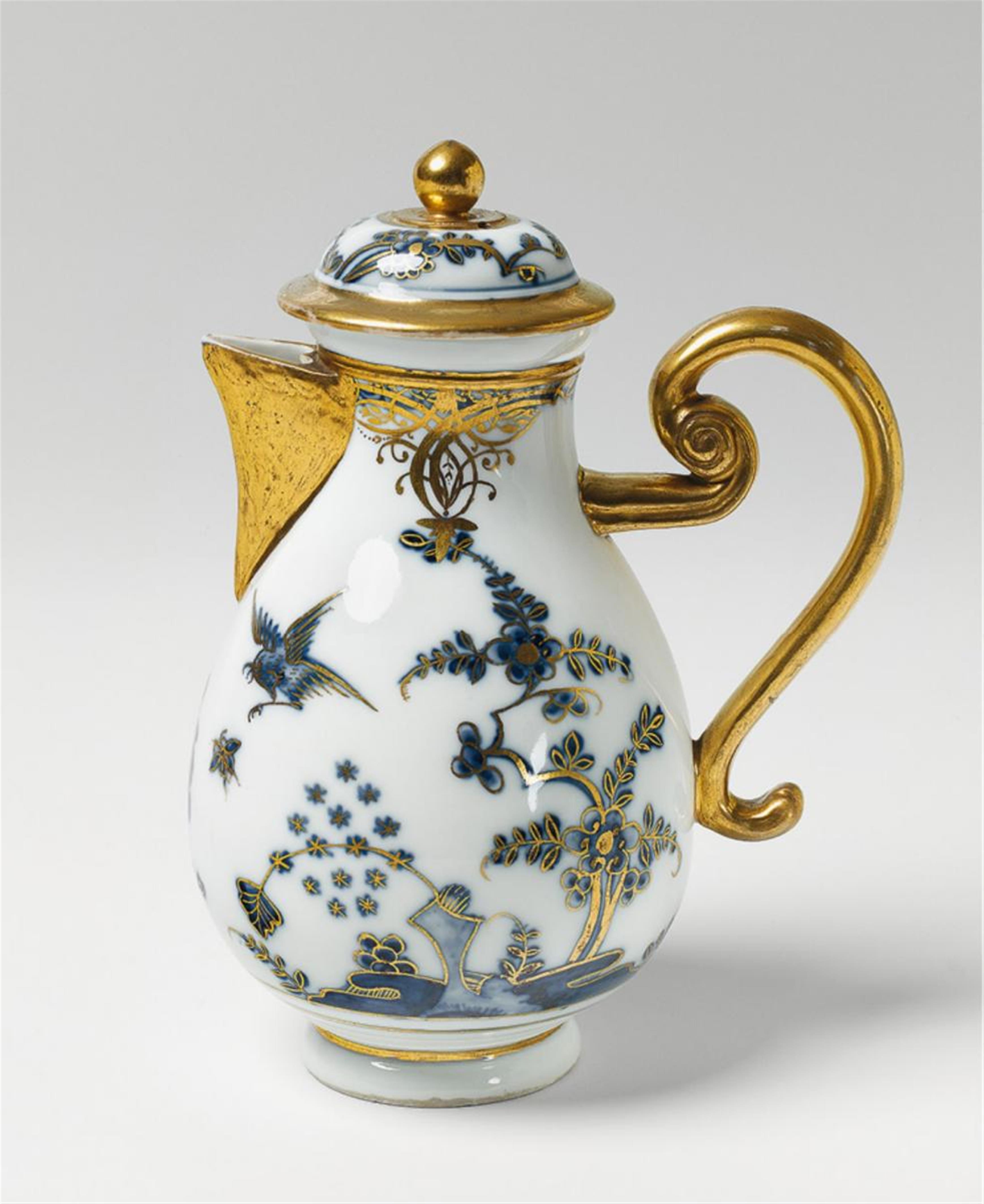 A Meissen coffeepot and cover with "hausmaler" gilt decor - image-1