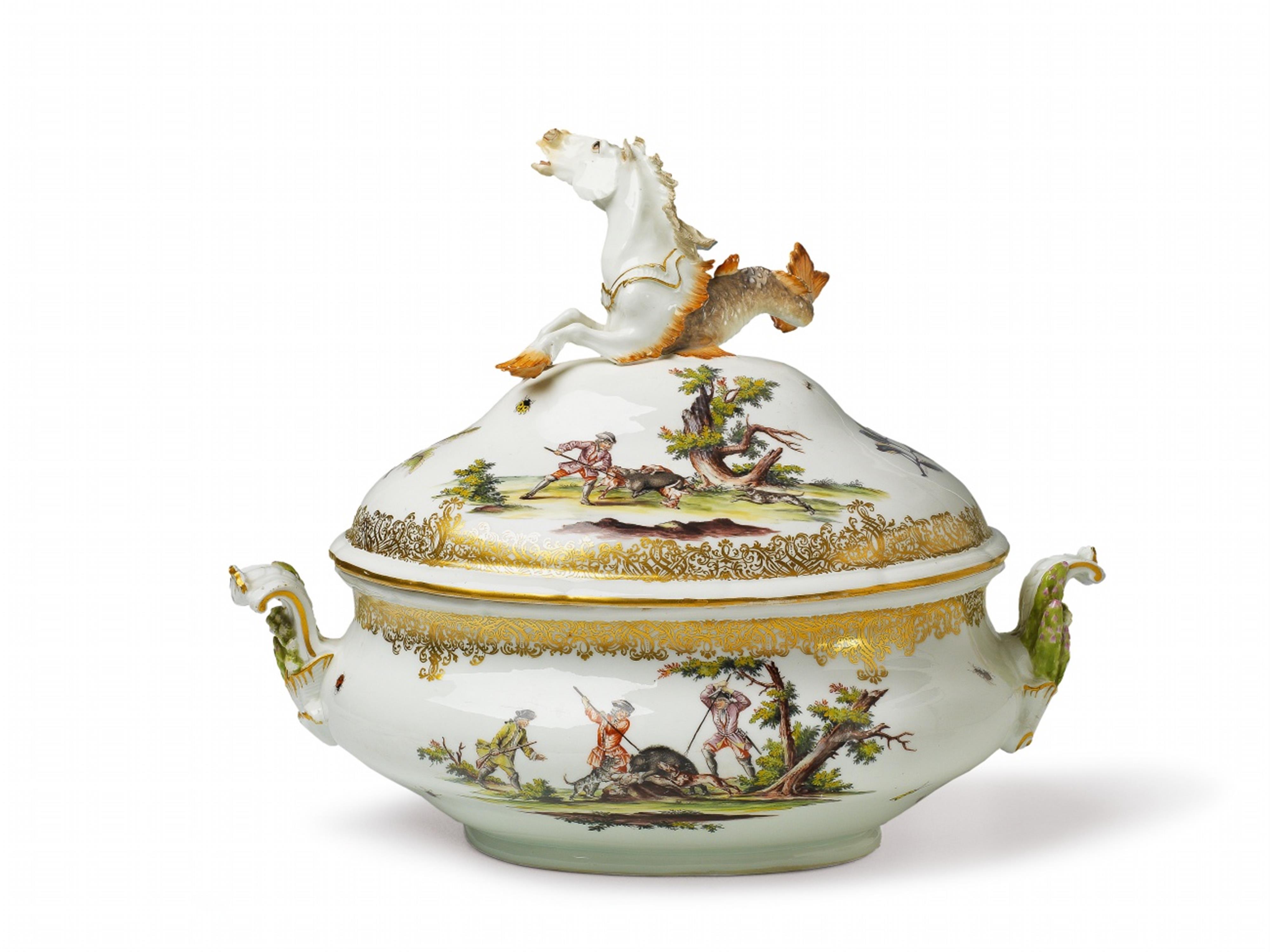 A Meissen porcelain tureen with a hippocamp finial - image-1