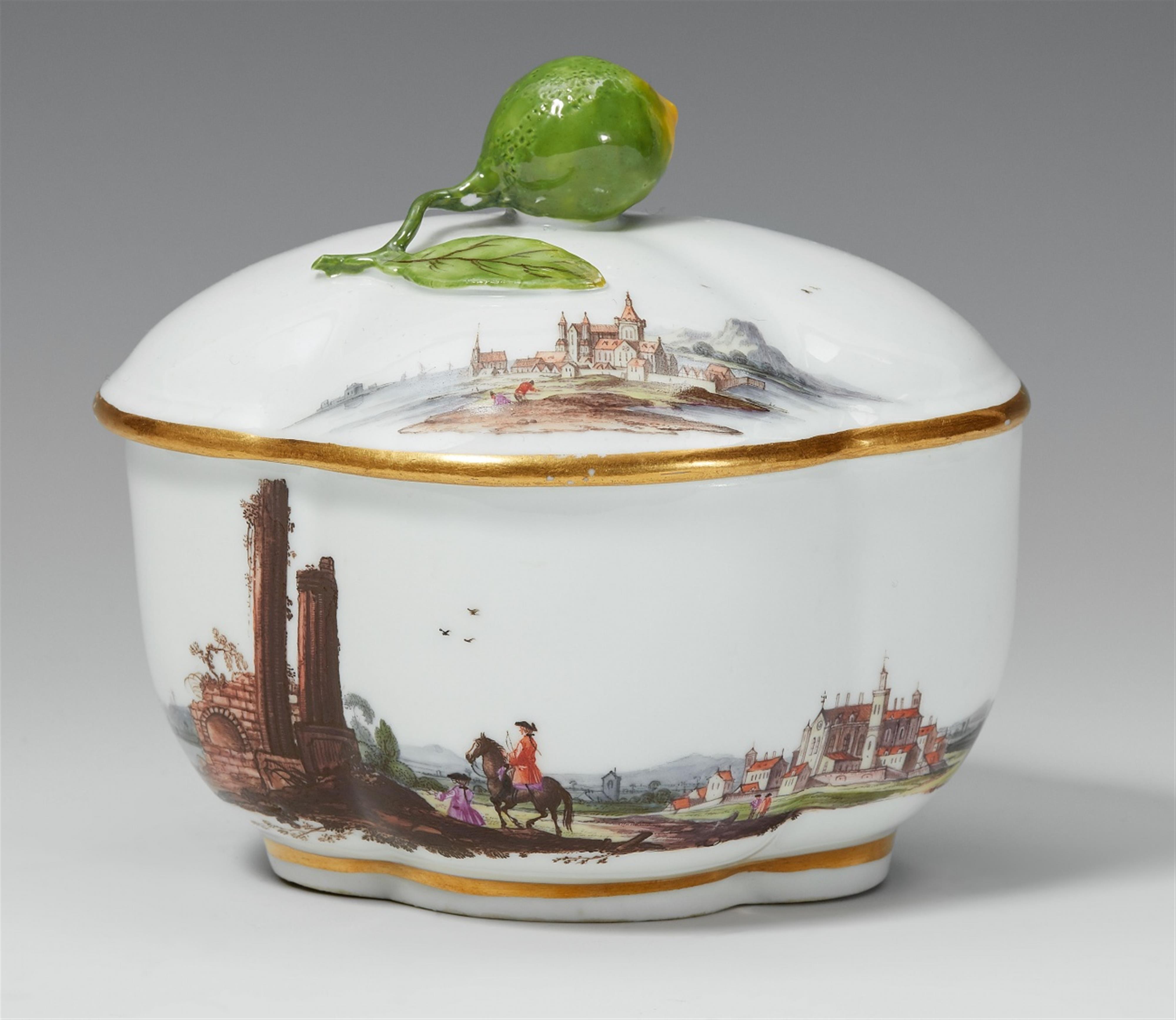 A Meissen porcelain quatrefoil sugar box with "kauffahrtei" decor - image-1