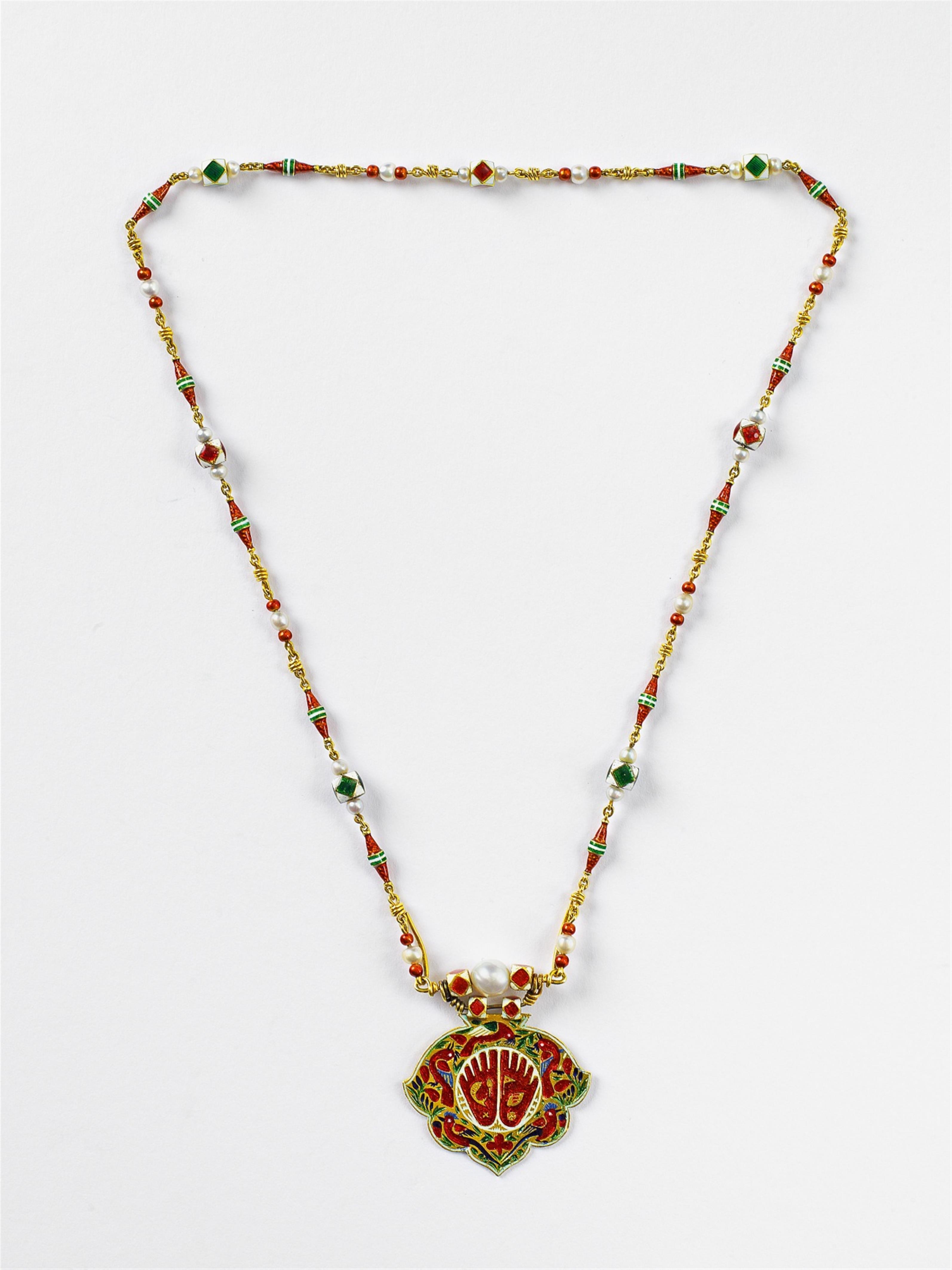 A North Indian gold collier with a Vishnupada amulet - image-1