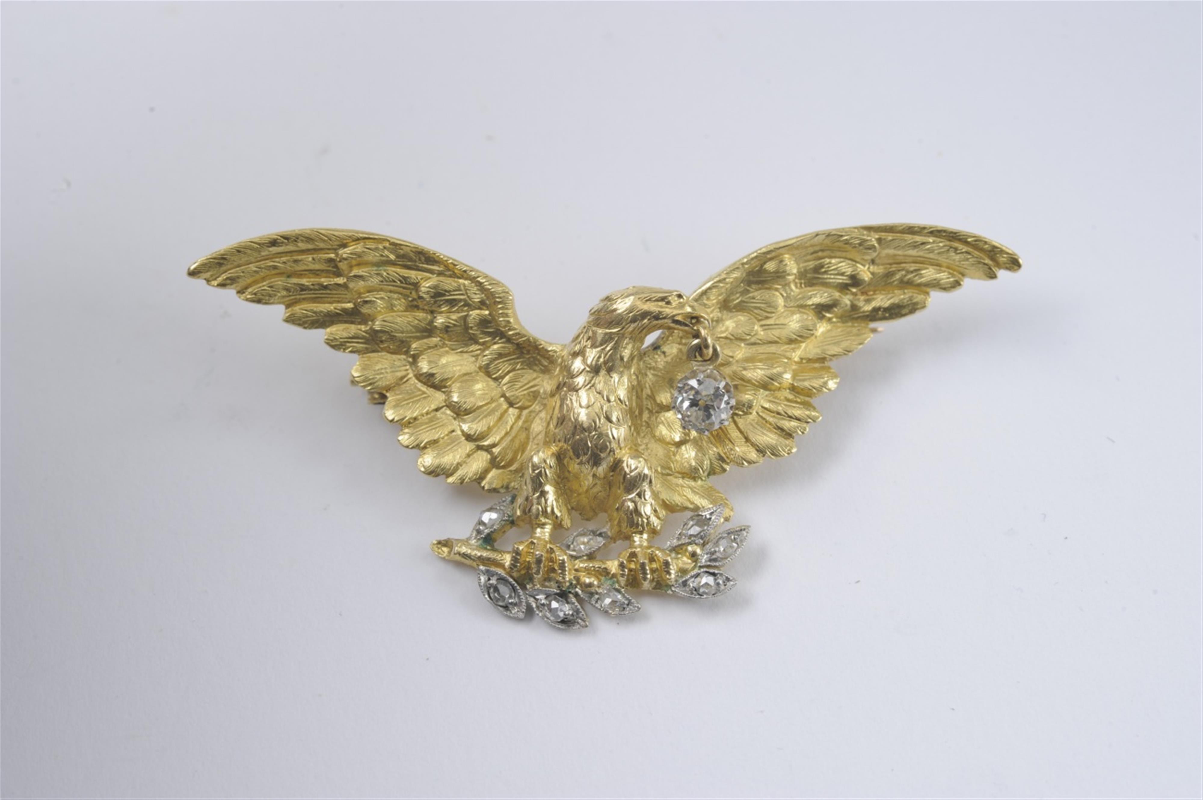 An 18k red gold Belle Epoque brooch formed as an eagle - image-1