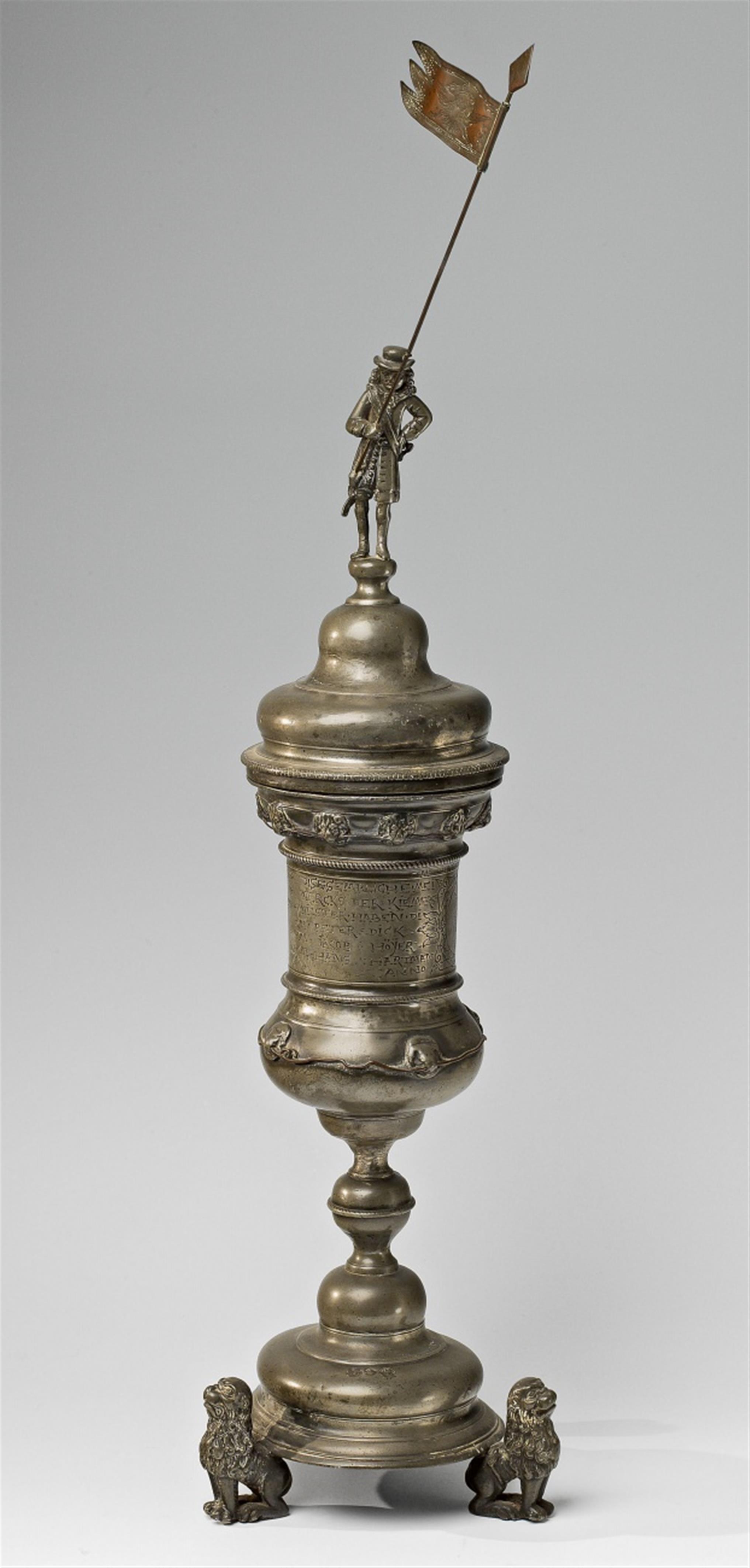 An engraved tin "willkomm" goblet of the barrel-maker's guild in Wilster - image-1
