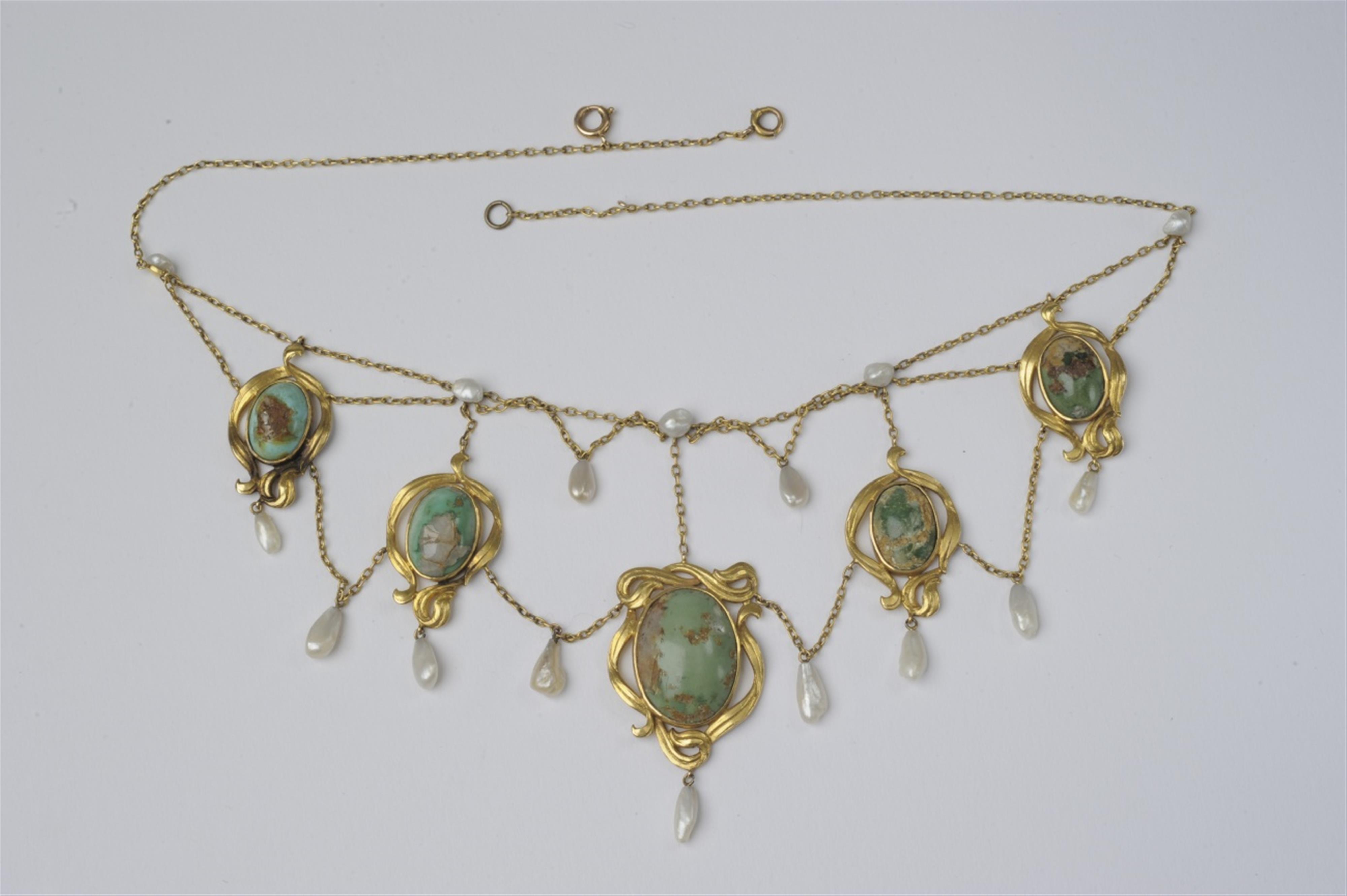 A 14k gold Art Nouveau festoon collier - image-1