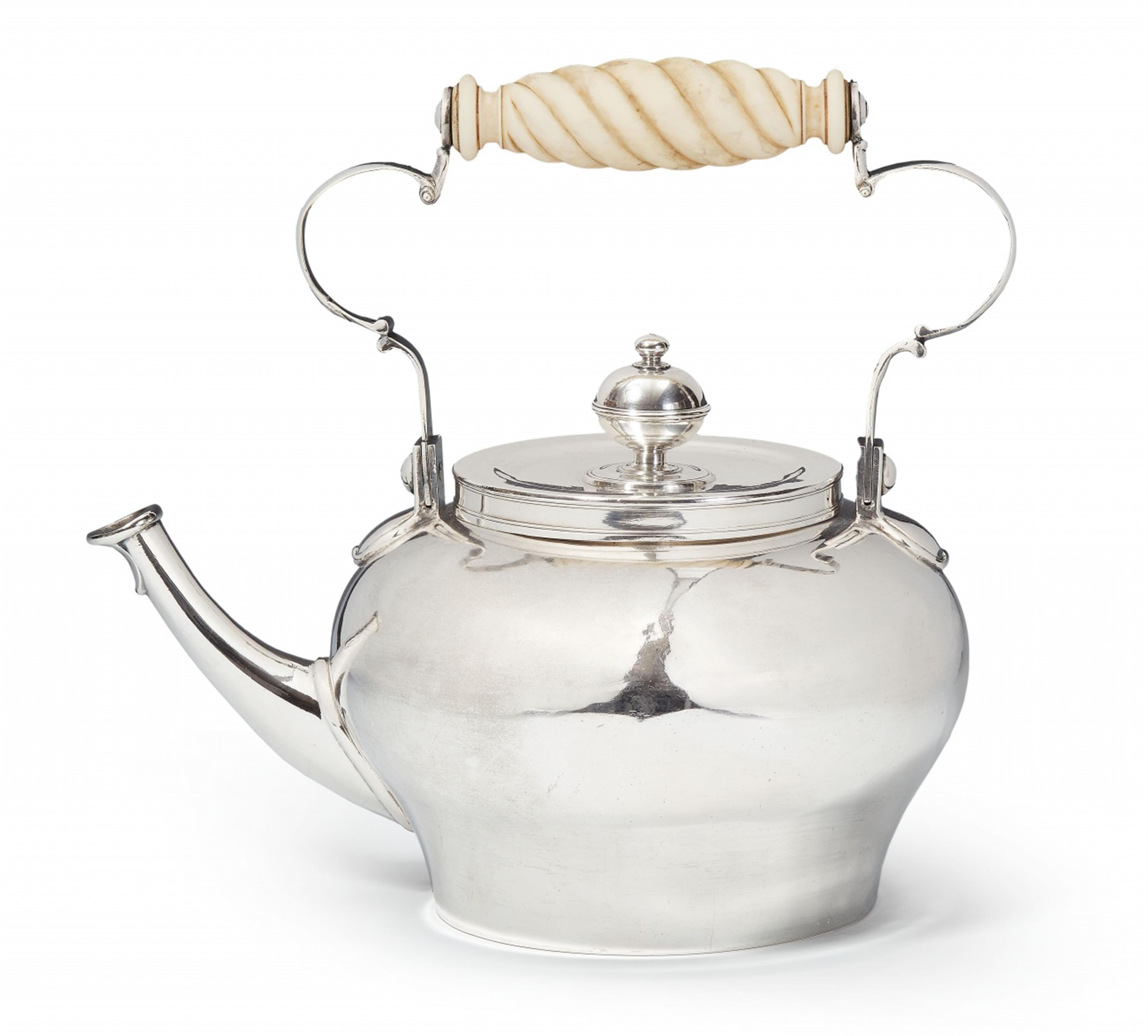 An early Hamburg silver tea kettle. Marks of Frantz Wagner, 1720 - 23. - image-1