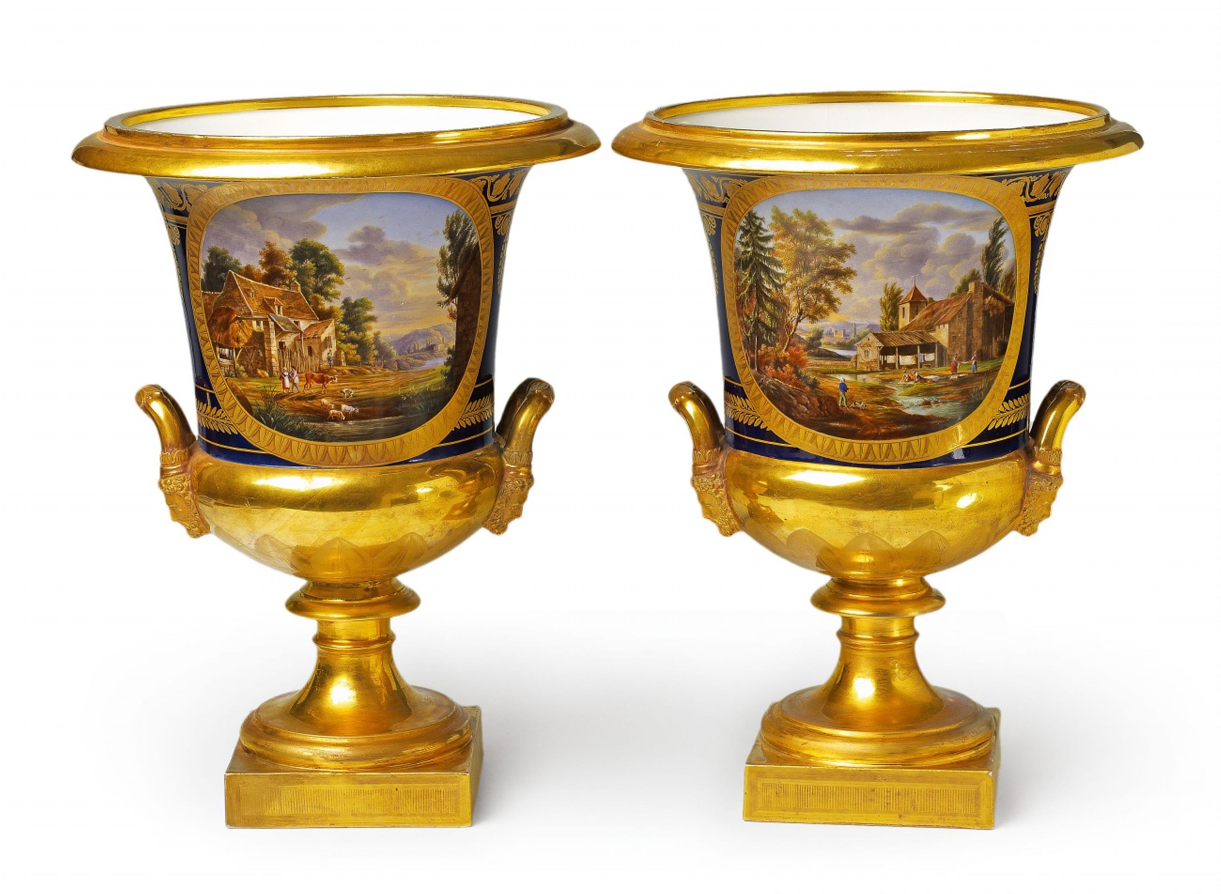 A pair of porcelain "Medici" vases with faux cameo decor - image-2