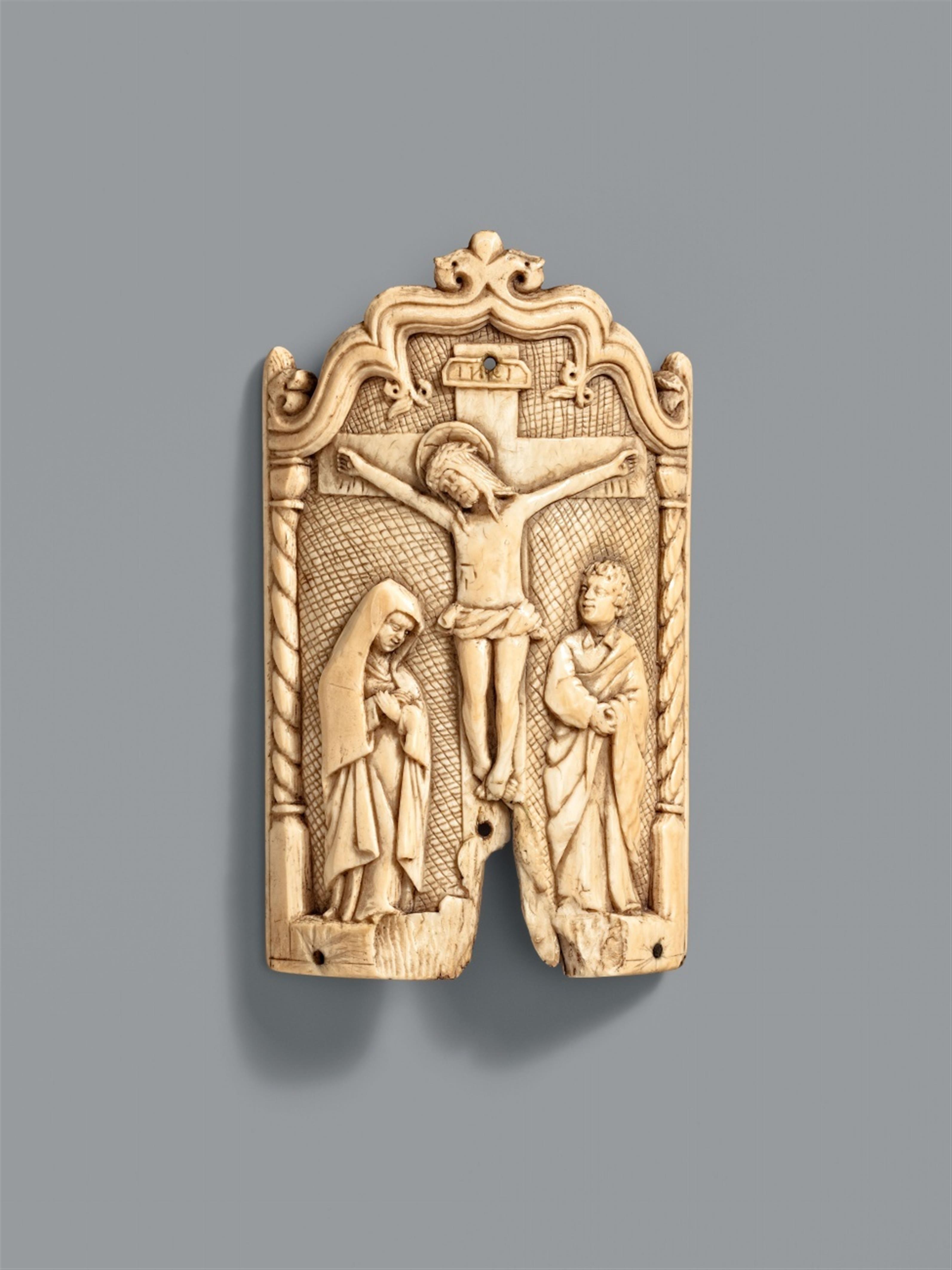 Northern France early 16th century - An early 16th century Northern French carved ivory high-relief crucifixion scene. - image-1