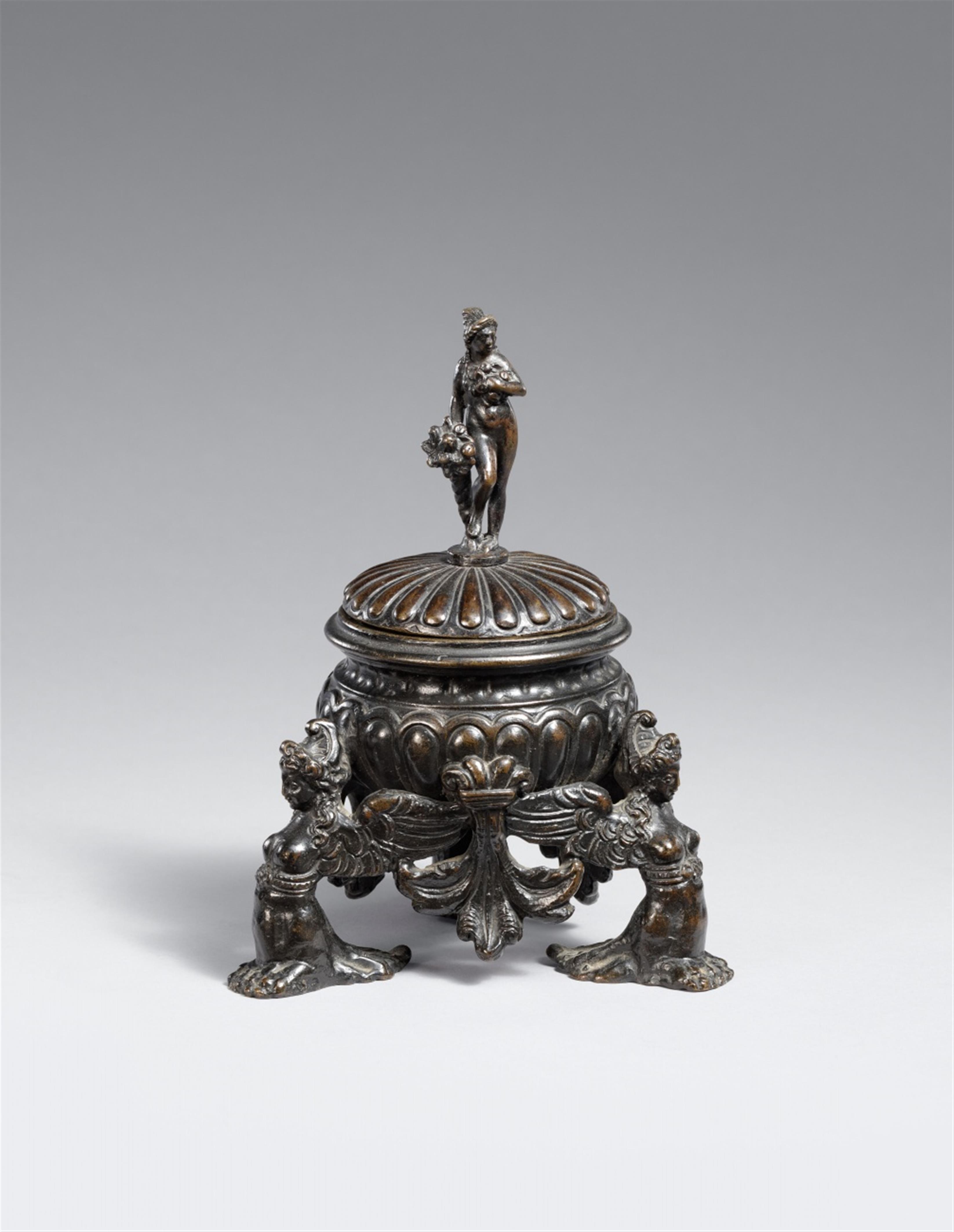 Northern Italy late 16th century - A late 16th century North Italian cast and patinated bronze inkwell - image-1