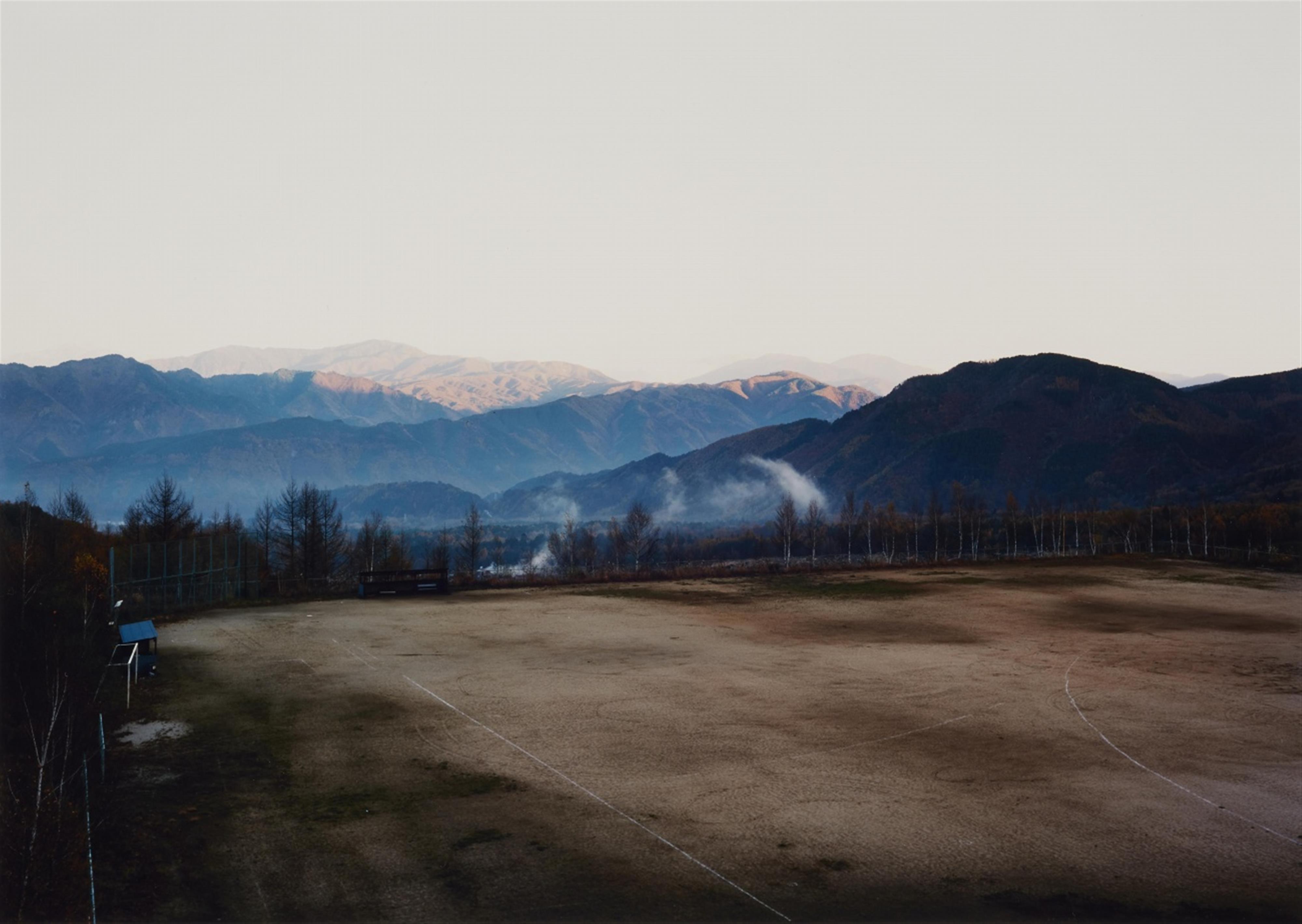 Thomas Struth - Sonnenaufgang in den Bergen bei Kiso-Fukushima, Japan - image-1