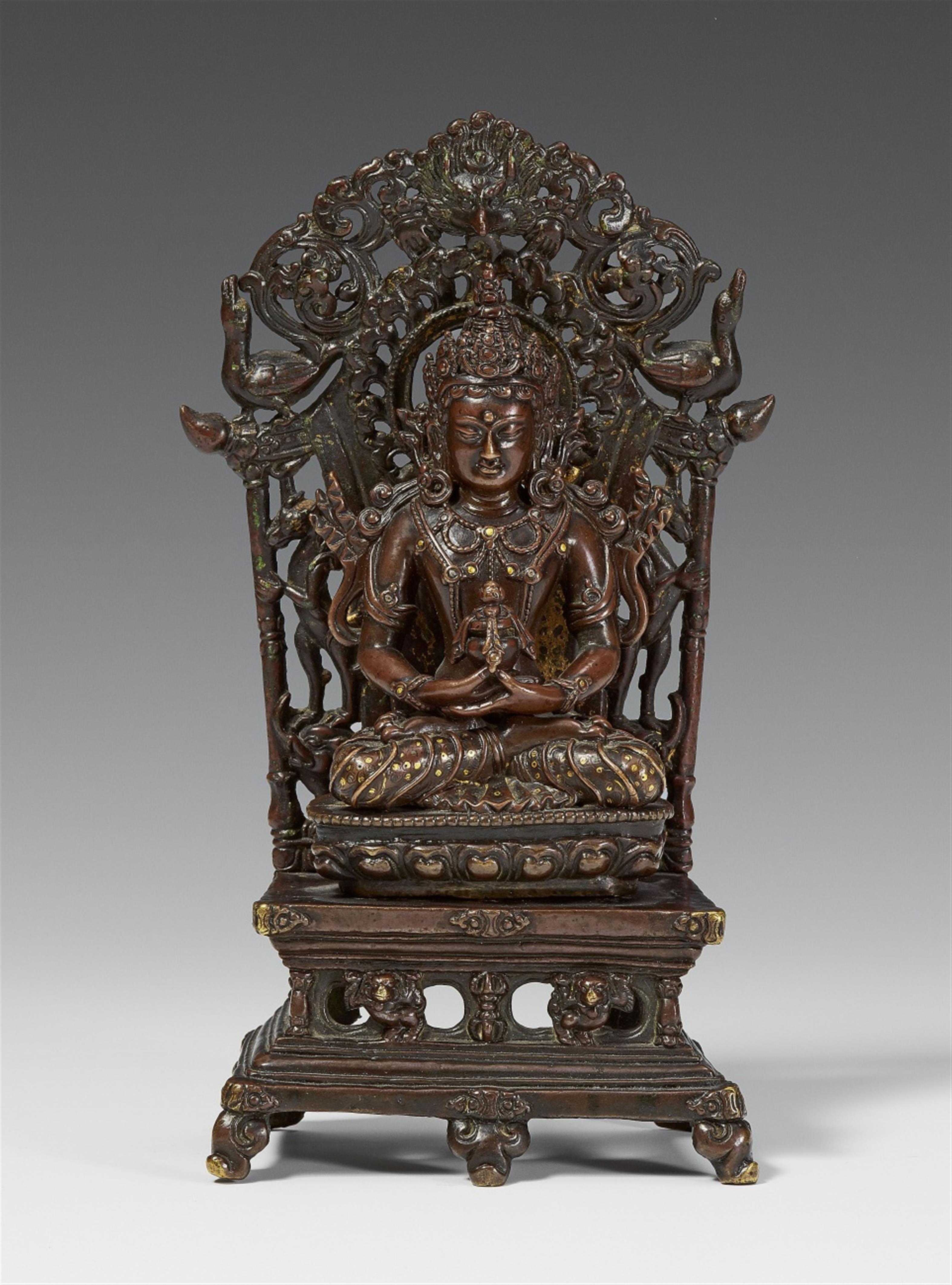 Buddha Amitayus mit Gloriole. Kupferbronze. China. Pala-Revival-Stil, 18./19. Jh. - image-1