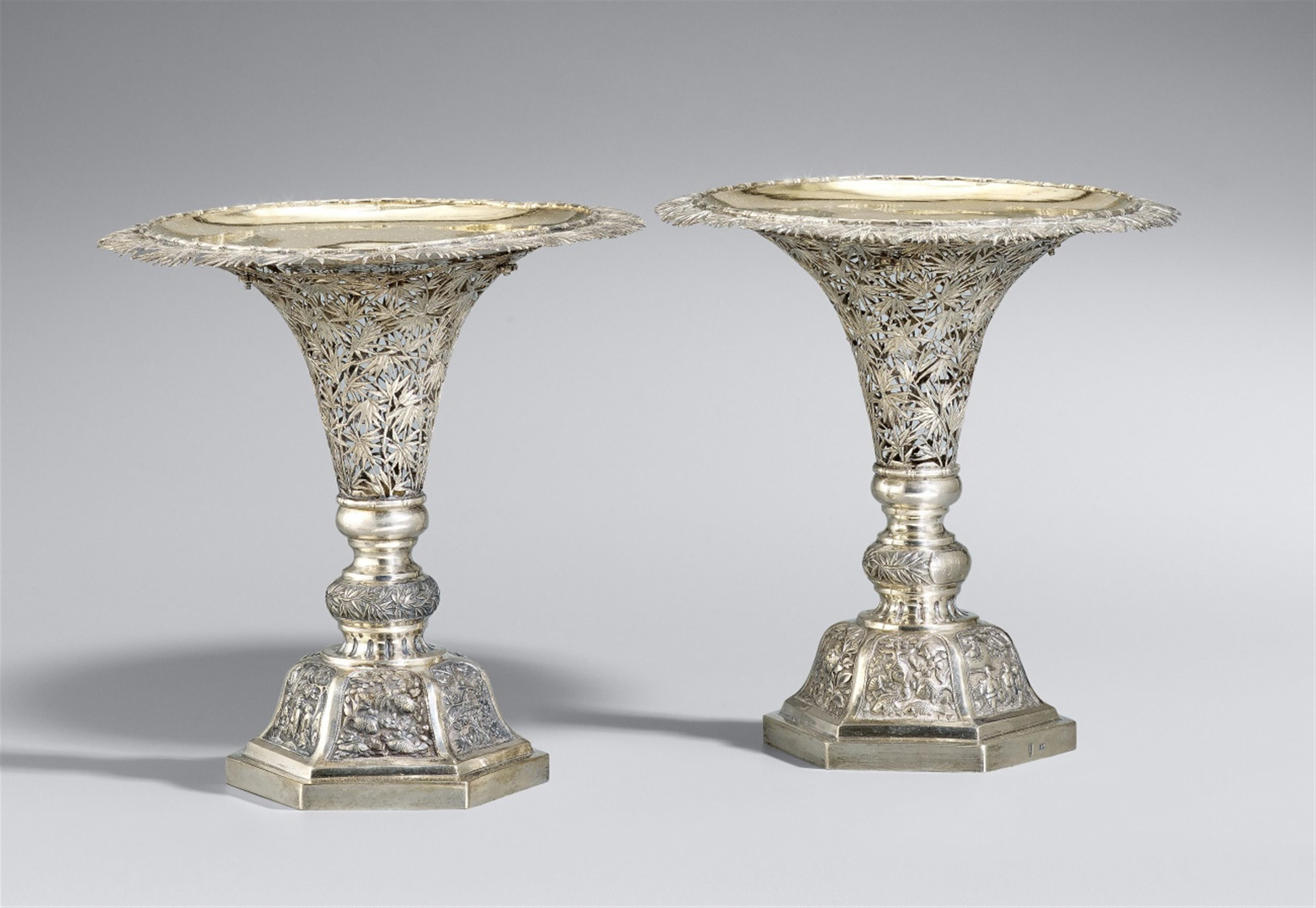 Two Canton footed silver trays. Around 1890 - image-1