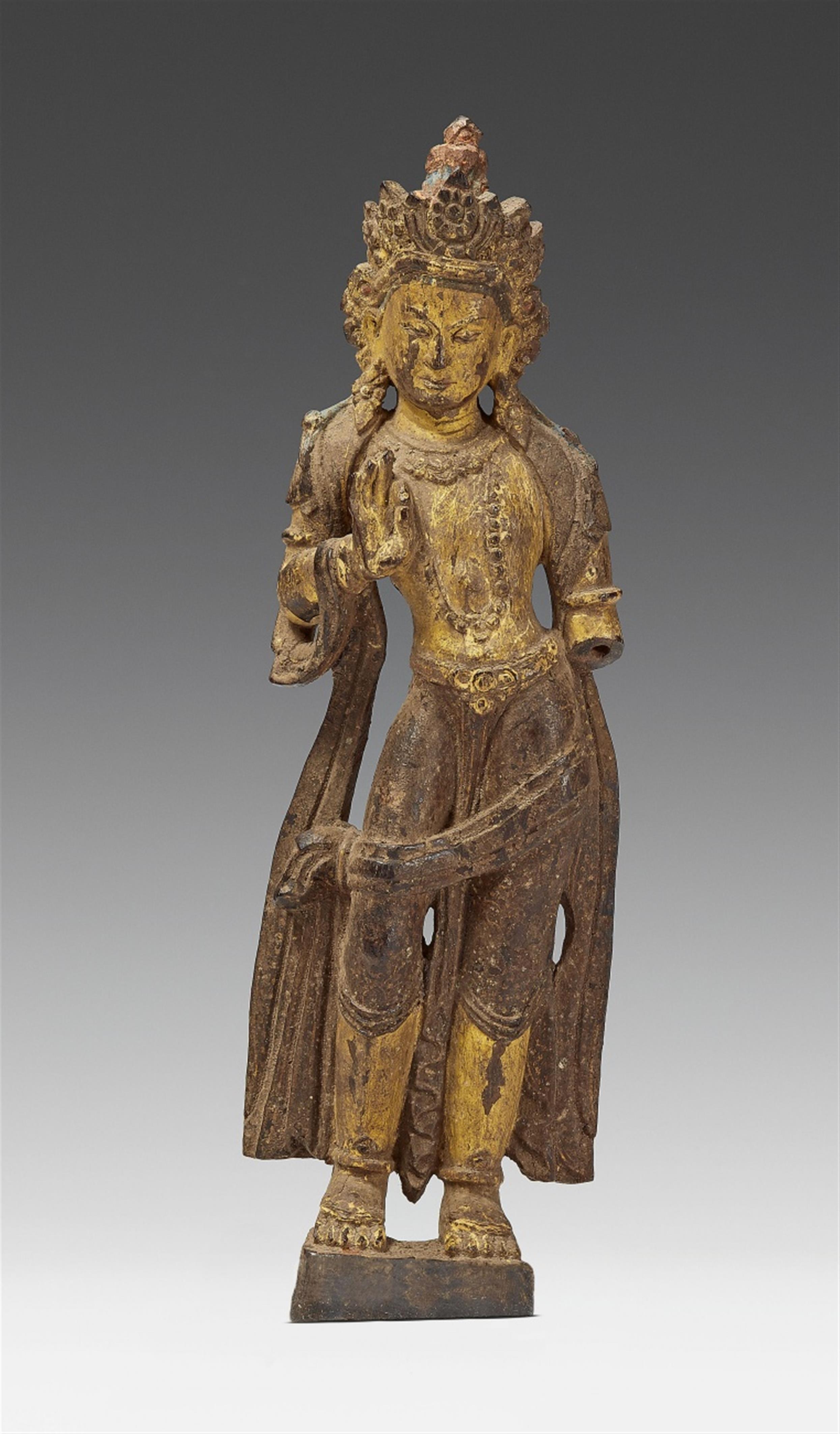 A Tibetan wooden figure of a bodhisattva. 17th/18th century - image-1