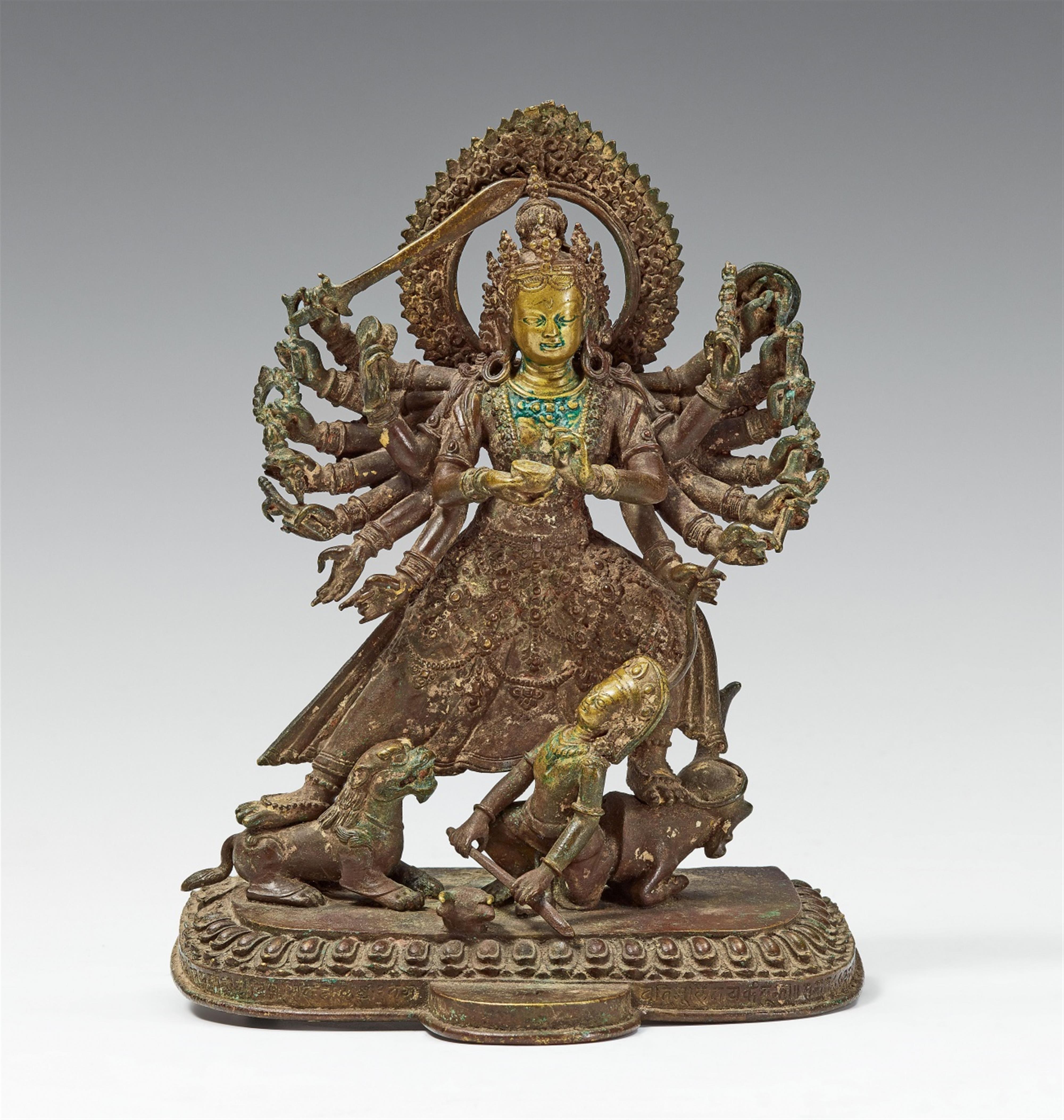 Durga Mahishasuramardini. Bronze. Nepal. 18. Jh. - image-1