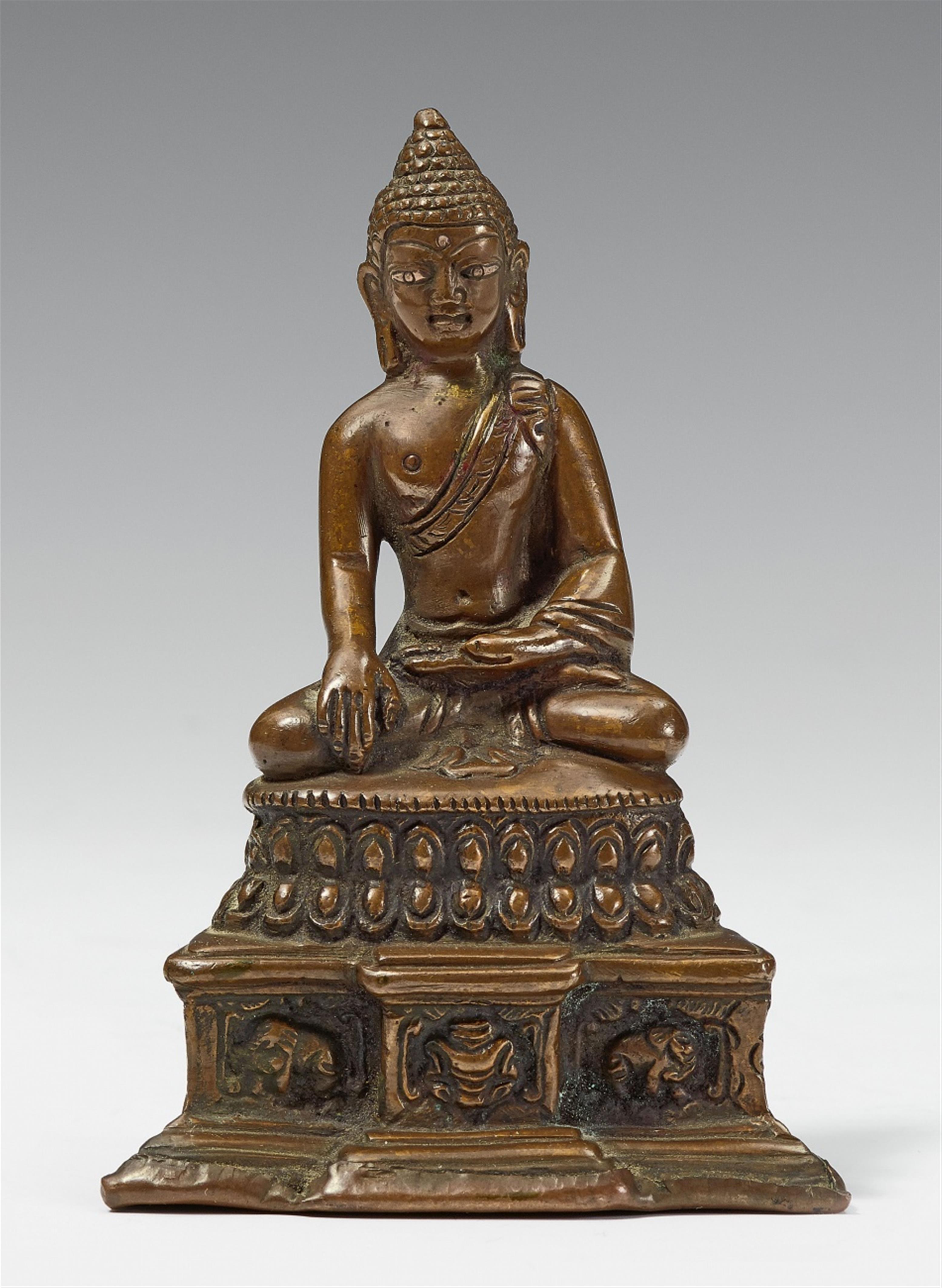 A Kashmiri bronze figure of Buddha Shakyamuni. 16th/17th century - image-1