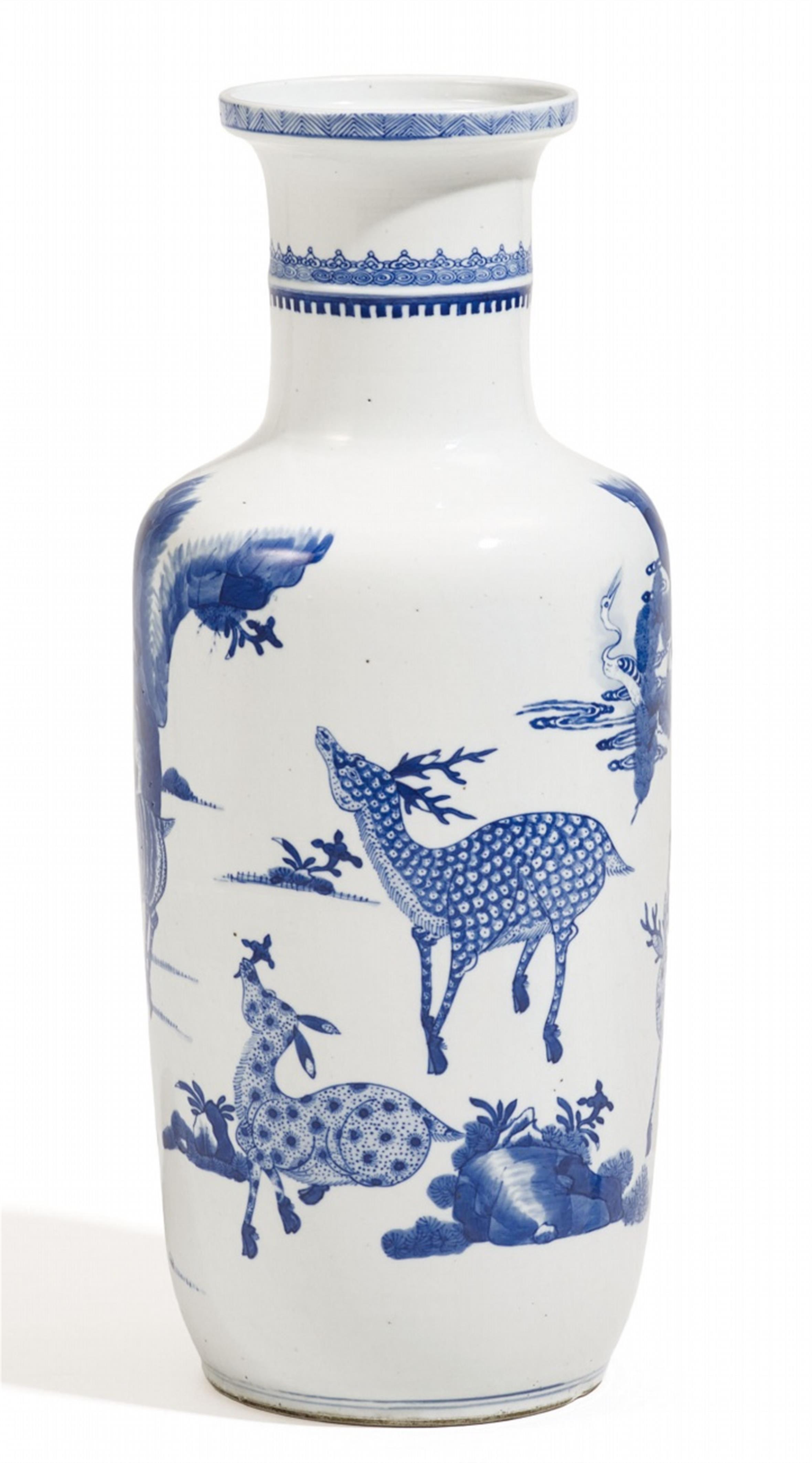 A blue and white 'deer and crane' rouleau vase. Kangxi period (1662-1722) - image-1