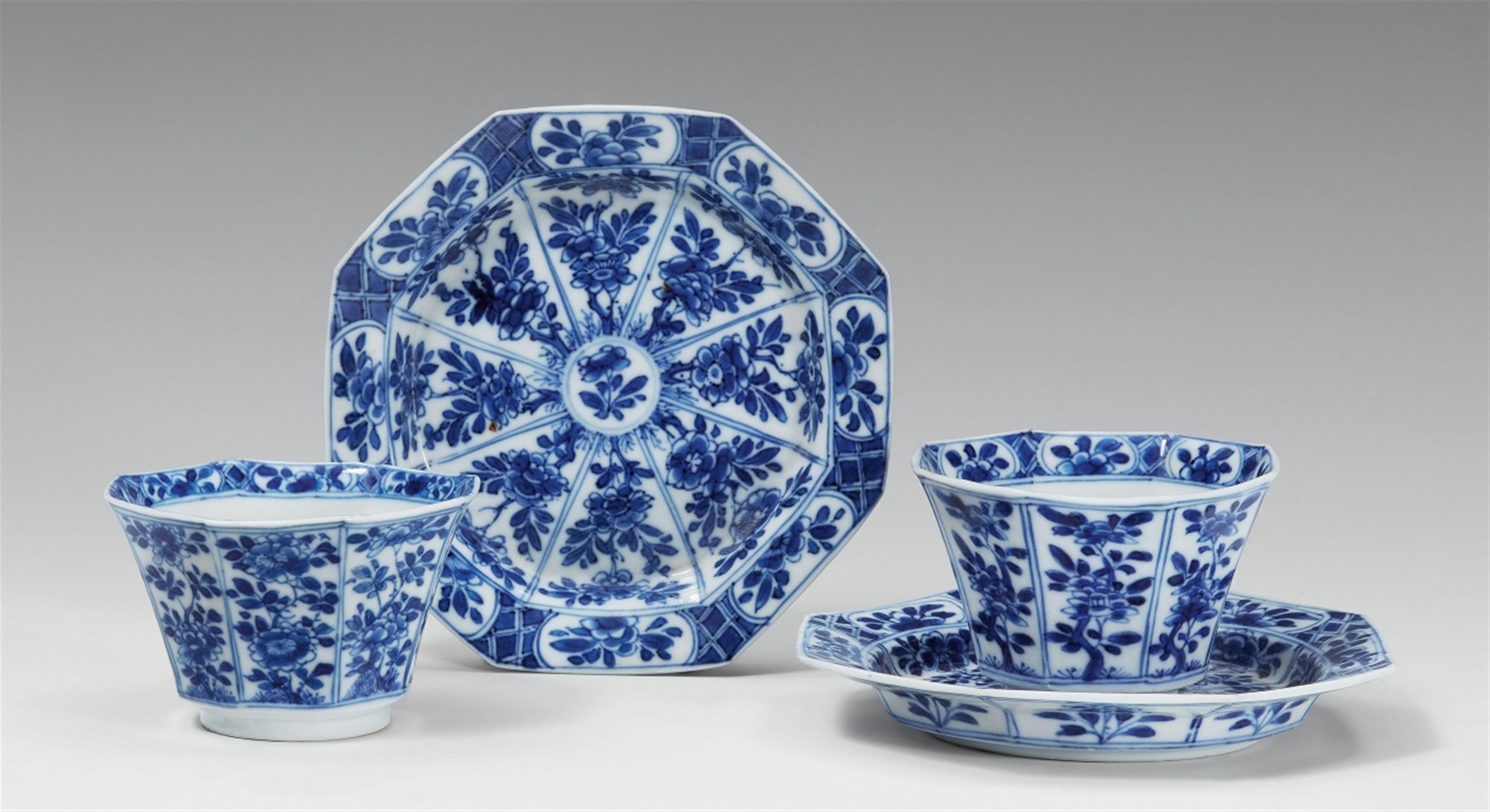 Two blue and white octogonal cups and saucers. Kangxi period (1662-1722) - image-1