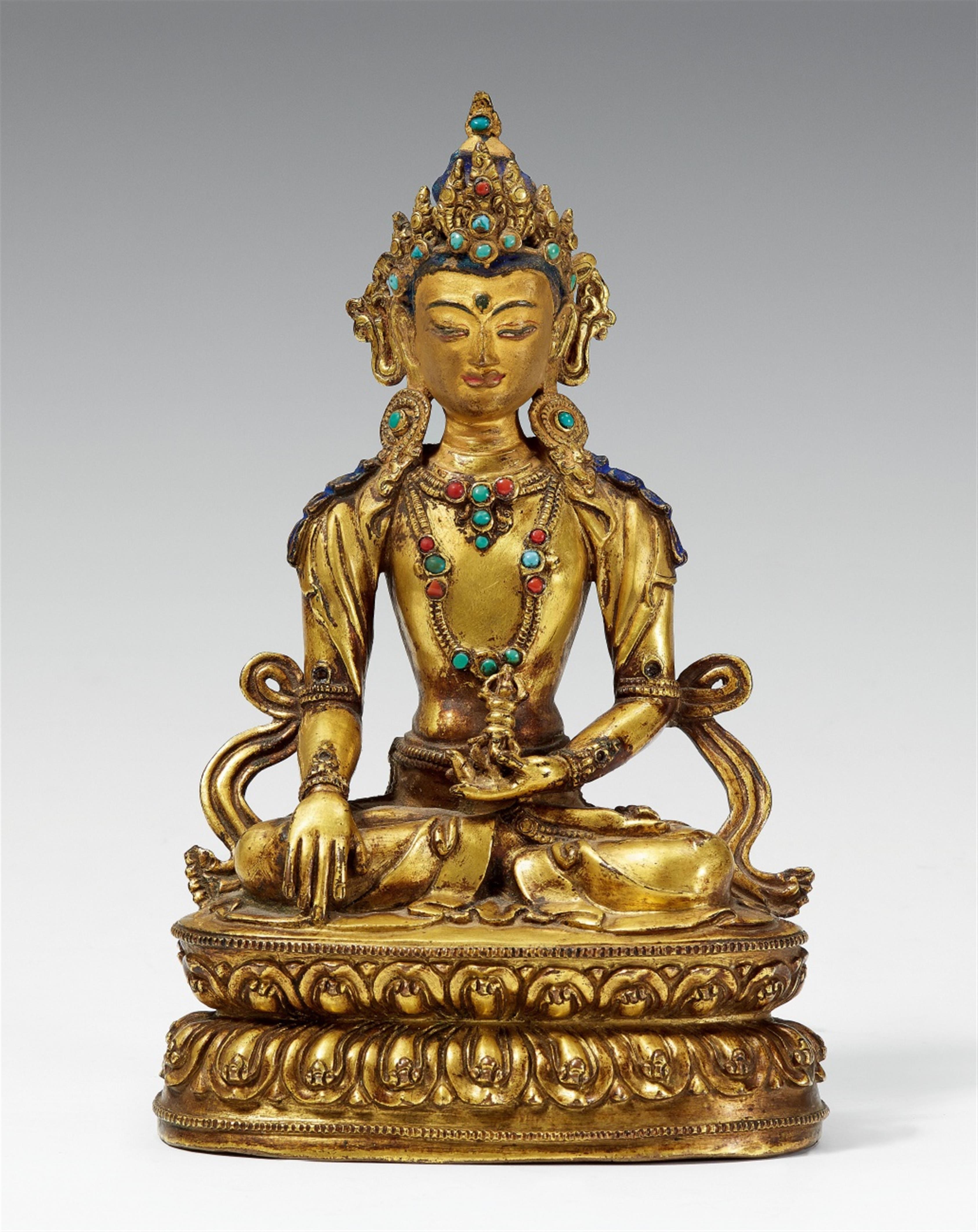 Prächtige Figur des Buddha Akshobhya. Feuervergoldete Bronze. Tibet. 17. Jh. - image-1