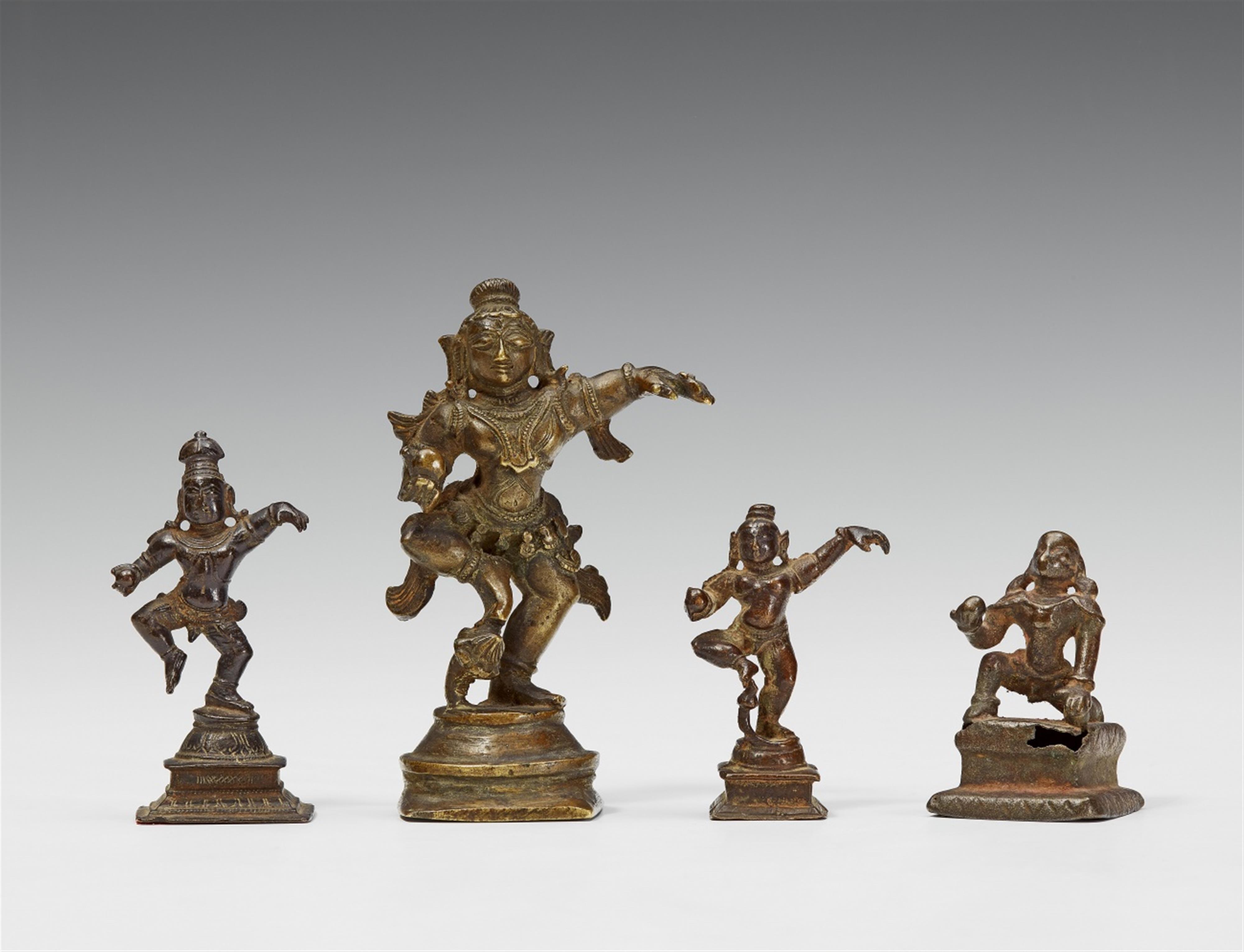 Four South Indian bronze figures of the dancing Krishna. 16th/19th century - image-1