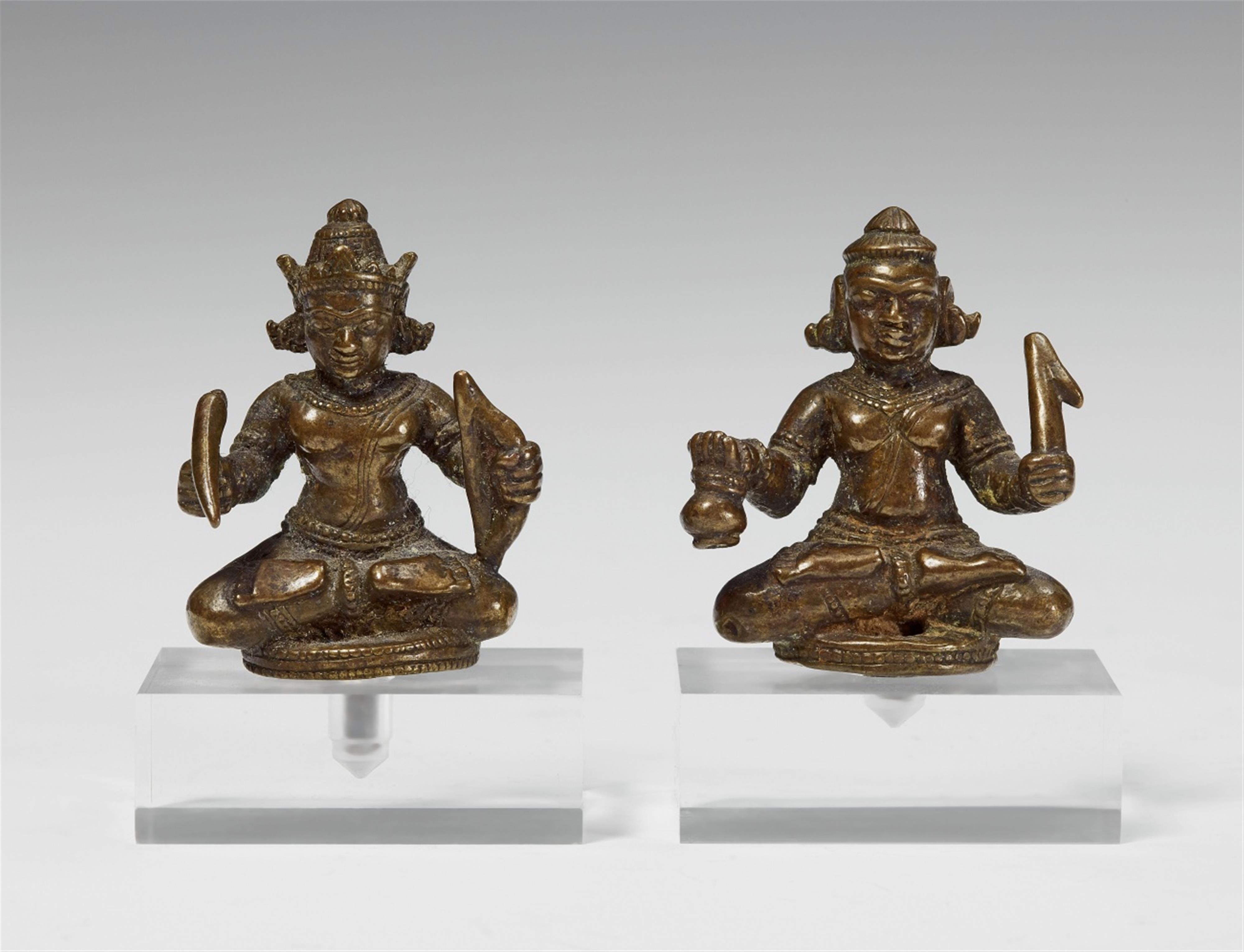 Zwei Planetengötter (graha). Bronze. Nordost-Indien, Orissa. 16./18. Jh. - image-1