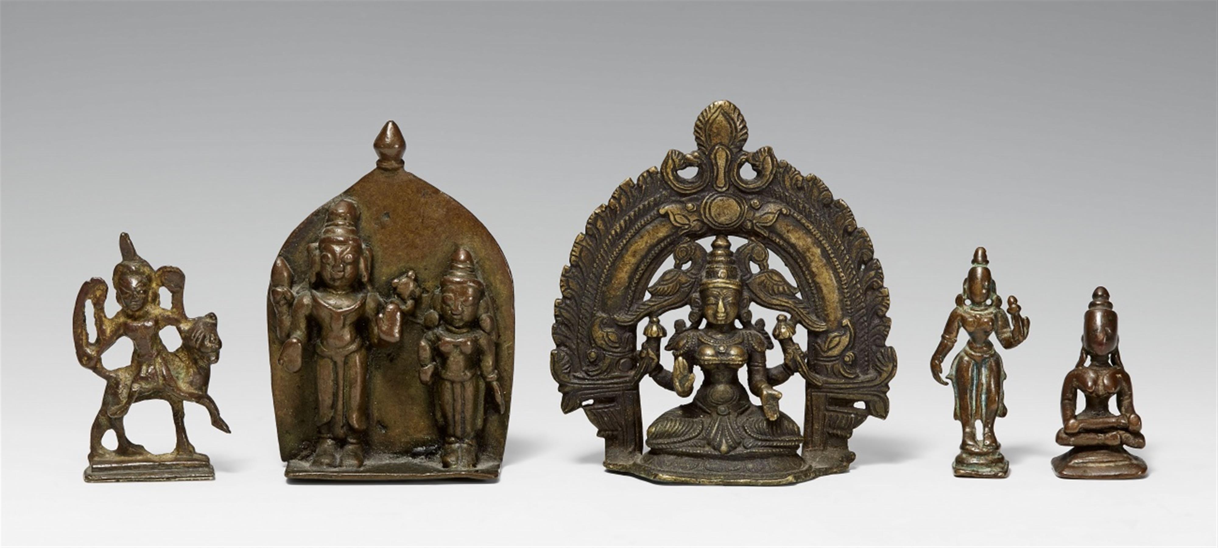 Five small South Indian bronze figures. 16th/20th century - image-1