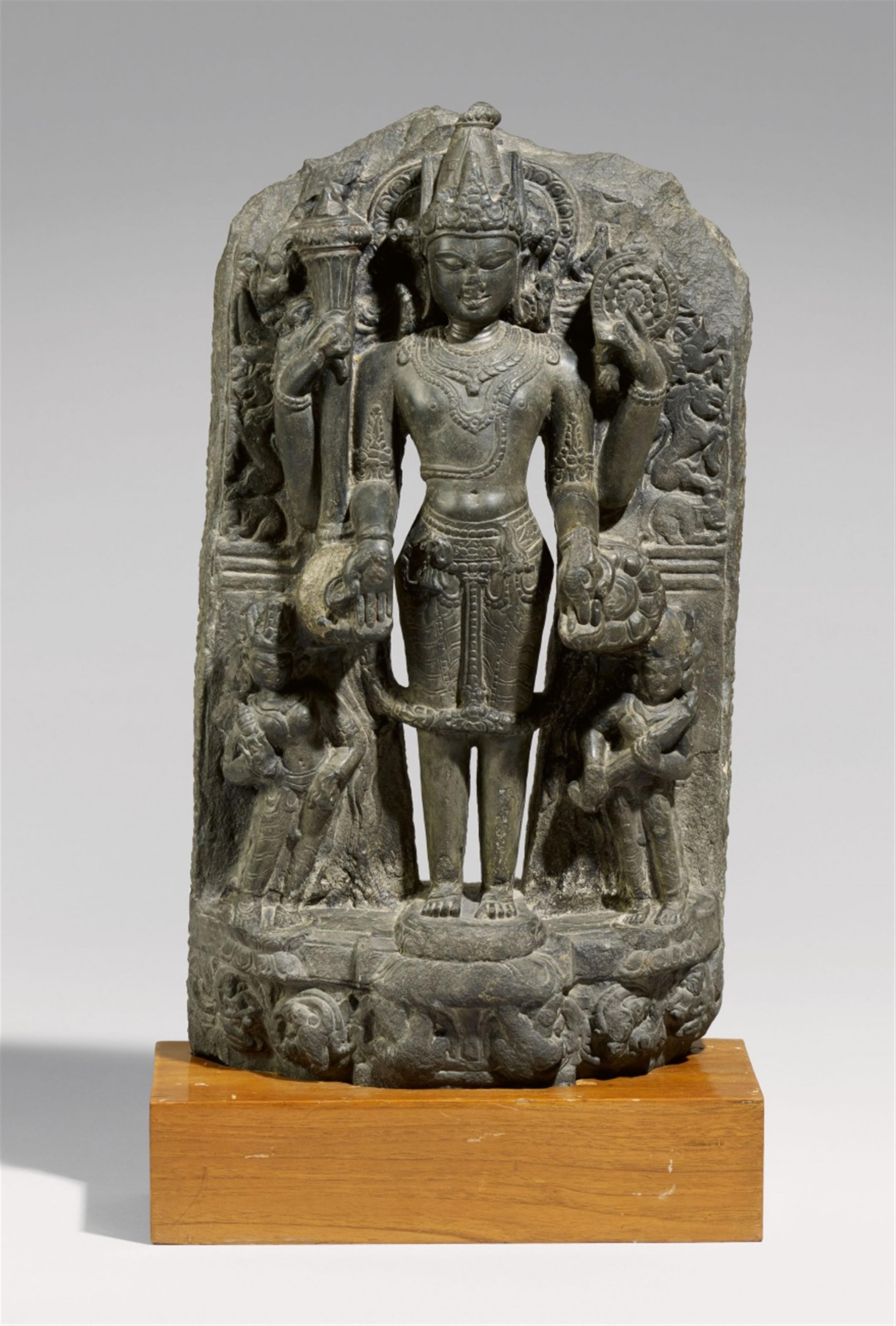 Stele eines Vishnu. Schwarzer Stein. Nordost-Indien, Bengalen. Pala-Zeit. 12. Jh. - image-1