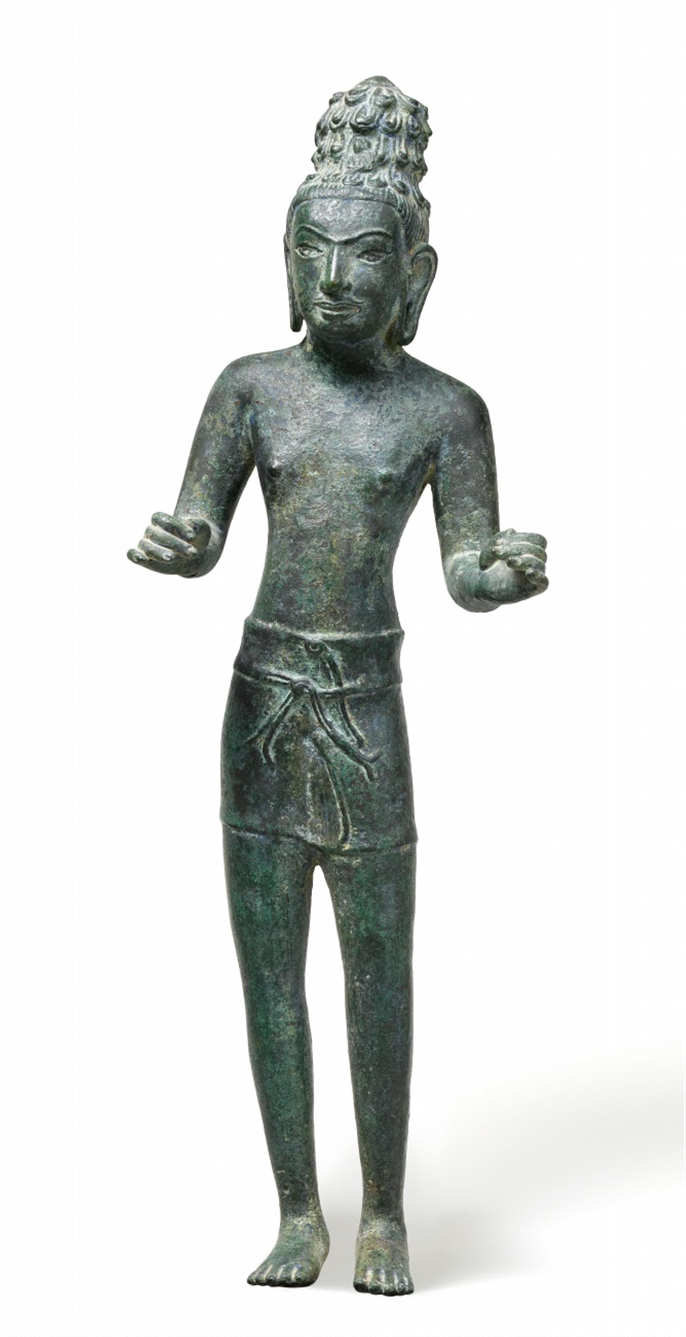 A fine and rare Buriram bronze figure of Avalokiteshvara. Thailand, Khorat plateau. Early 8th century - image-1